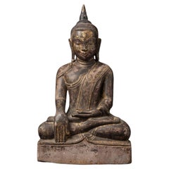 Statua di Buddha in pietra arenaria birmana del XVIII secolo