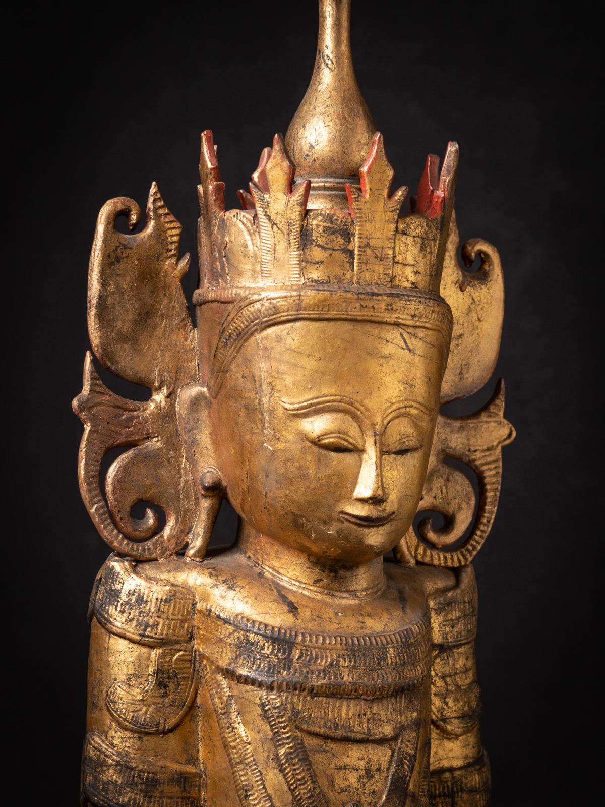 Antike burmesische Buddha-Statue aus Holz aus dem 18. Jahrhundert in Bhumisparsha Mudra im Angebot 5