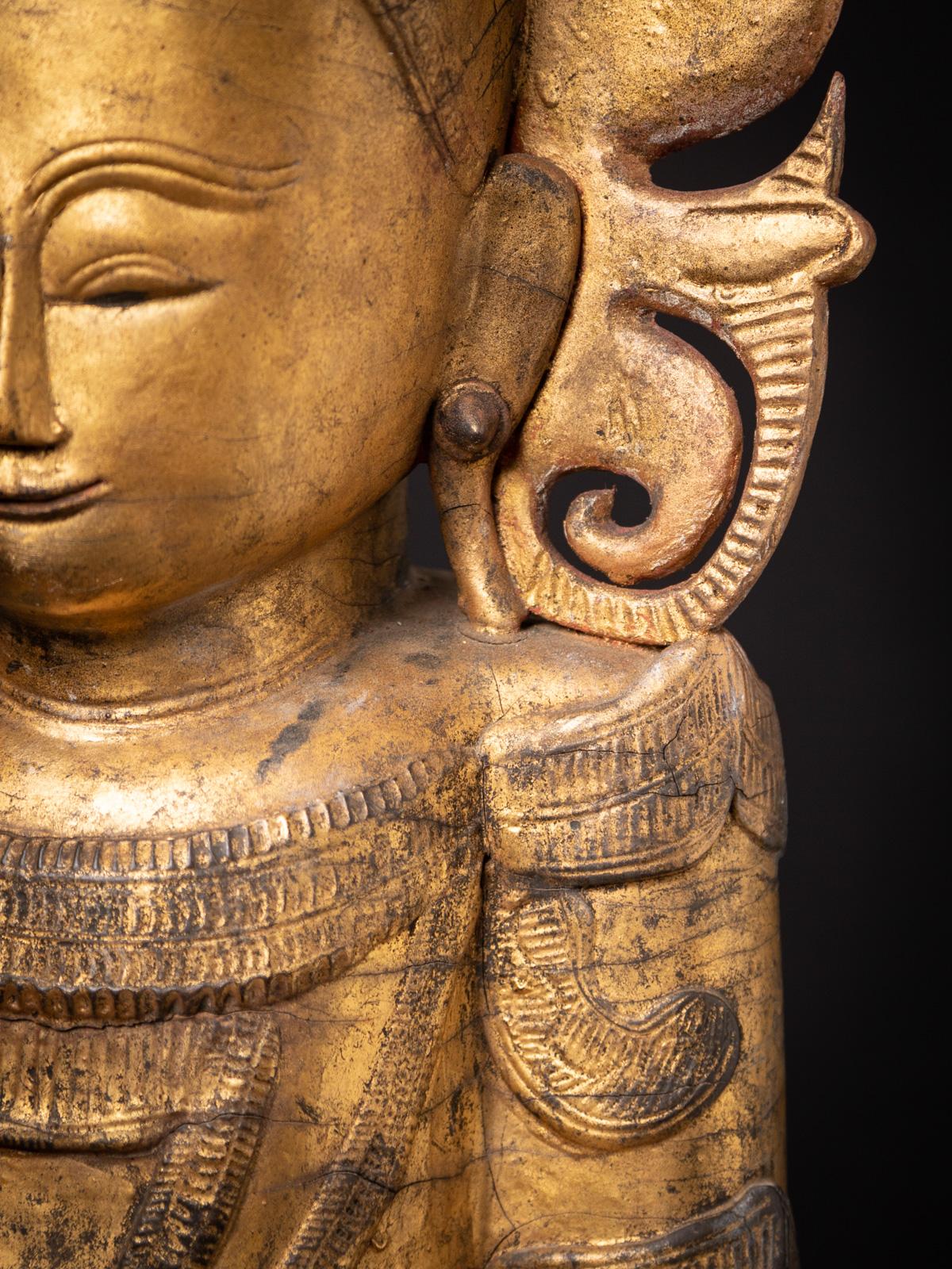 Antike burmesische Buddha-Statue aus Holz aus dem 18. Jahrhundert in Bhumisparsha Mudra im Angebot 13