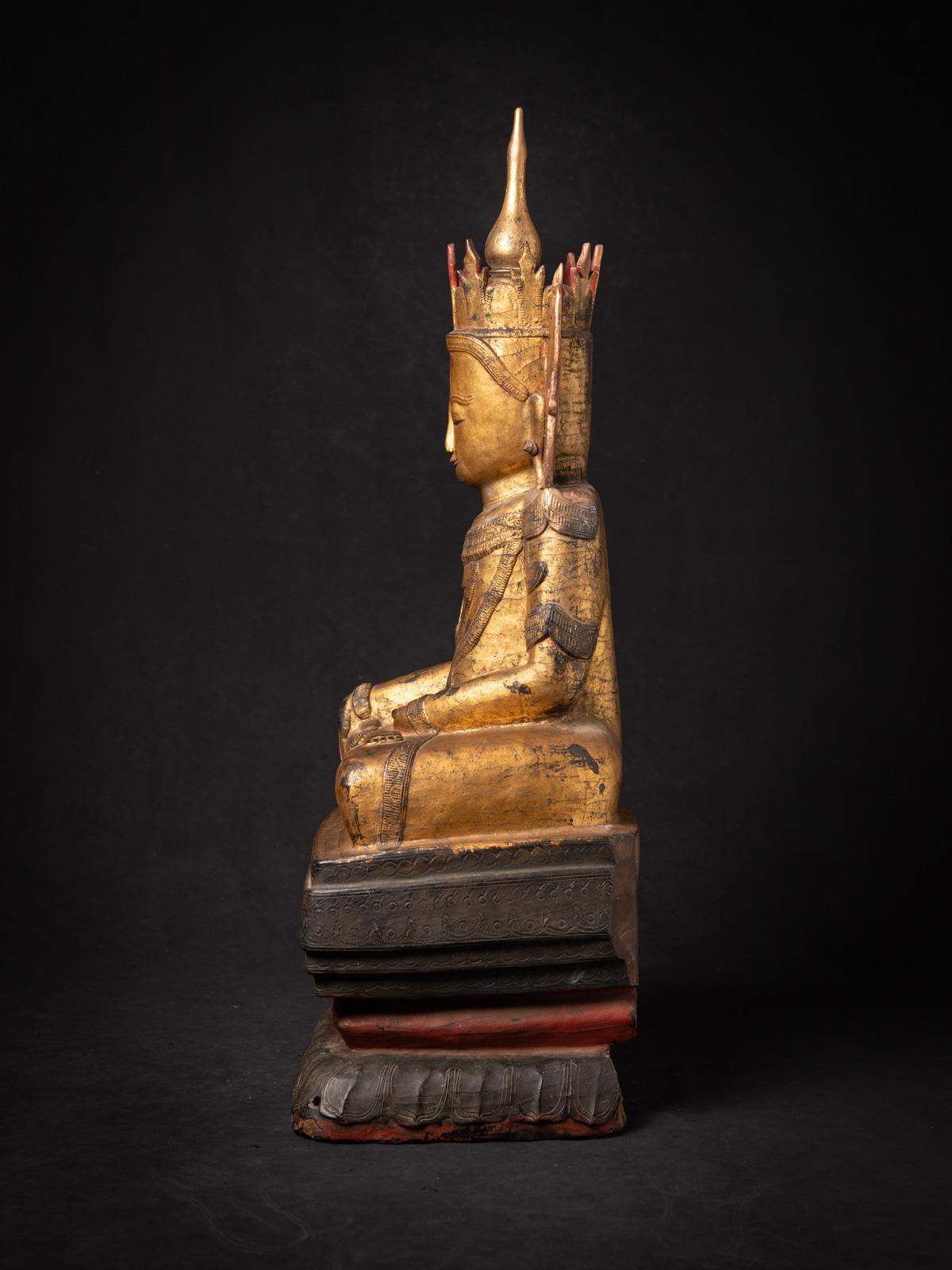 18th Century Antique Burmese Wooden Buddha Statue in Bhumisparsha Mudra In Good Condition For Sale In DEVENTER, NL