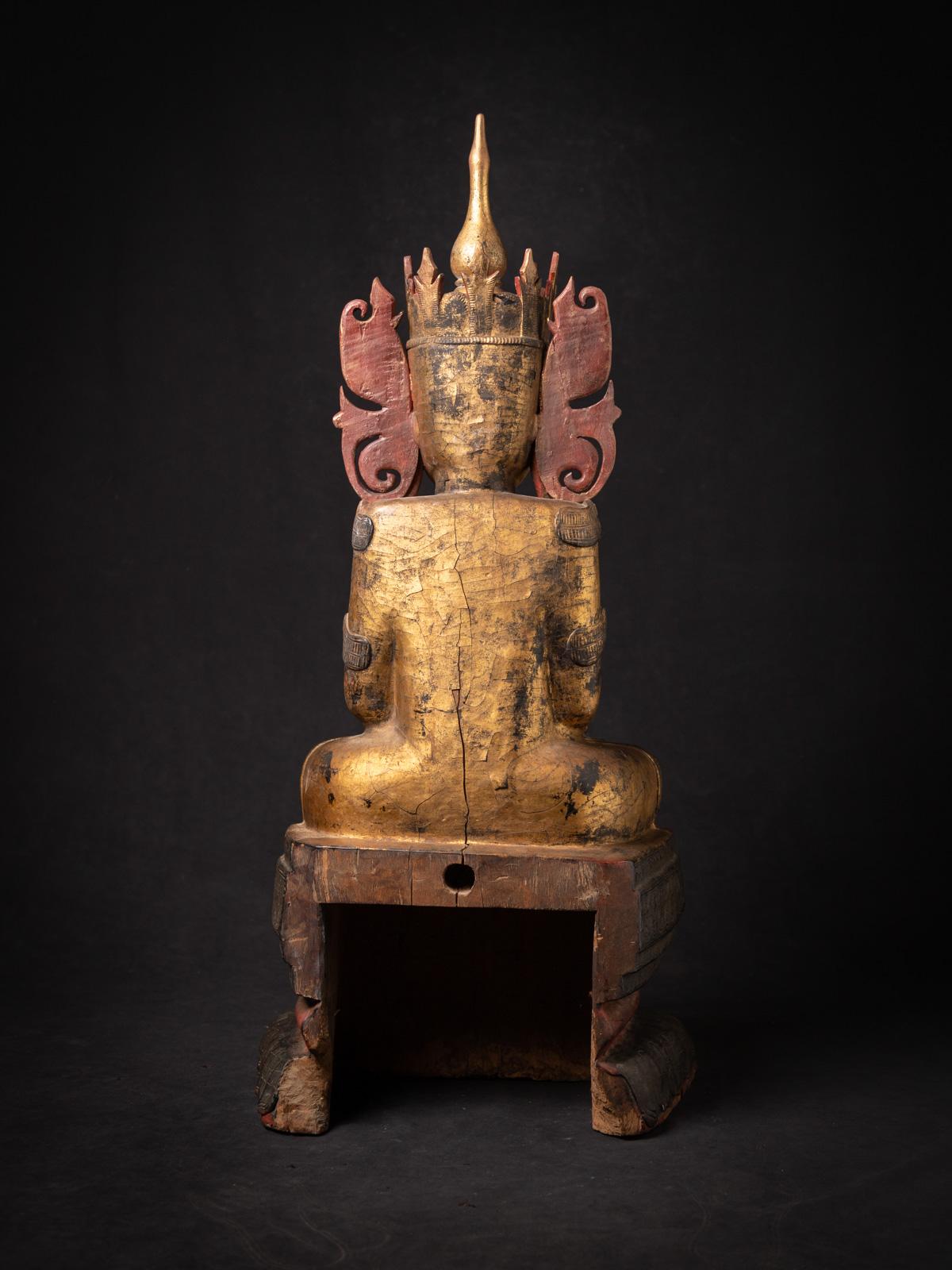 Antike burmesische Buddha-Statue aus Holz aus dem 18. Jahrhundert in Bhumisparsha Mudra im Zustand „Gut“ im Angebot in DEVENTER, NL