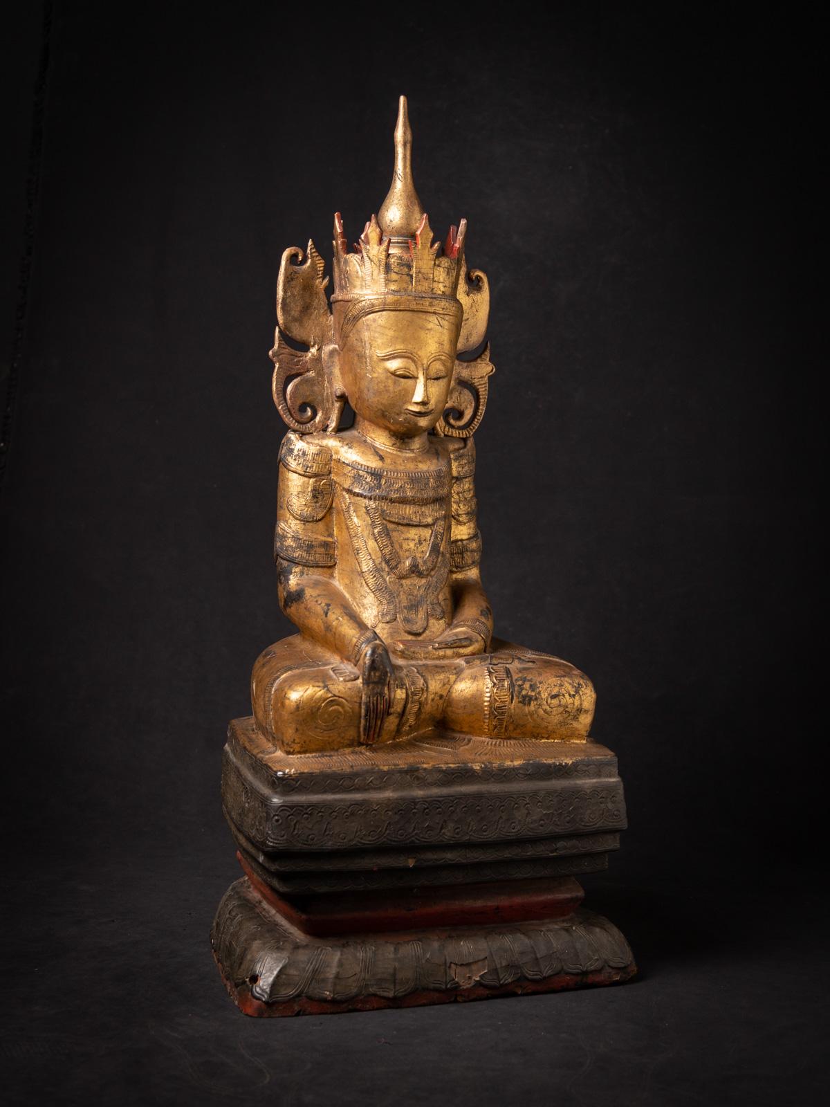 Antike burmesische Buddha-Statue aus Holz aus dem 18. Jahrhundert in Bhumisparsha Mudra im Angebot 1