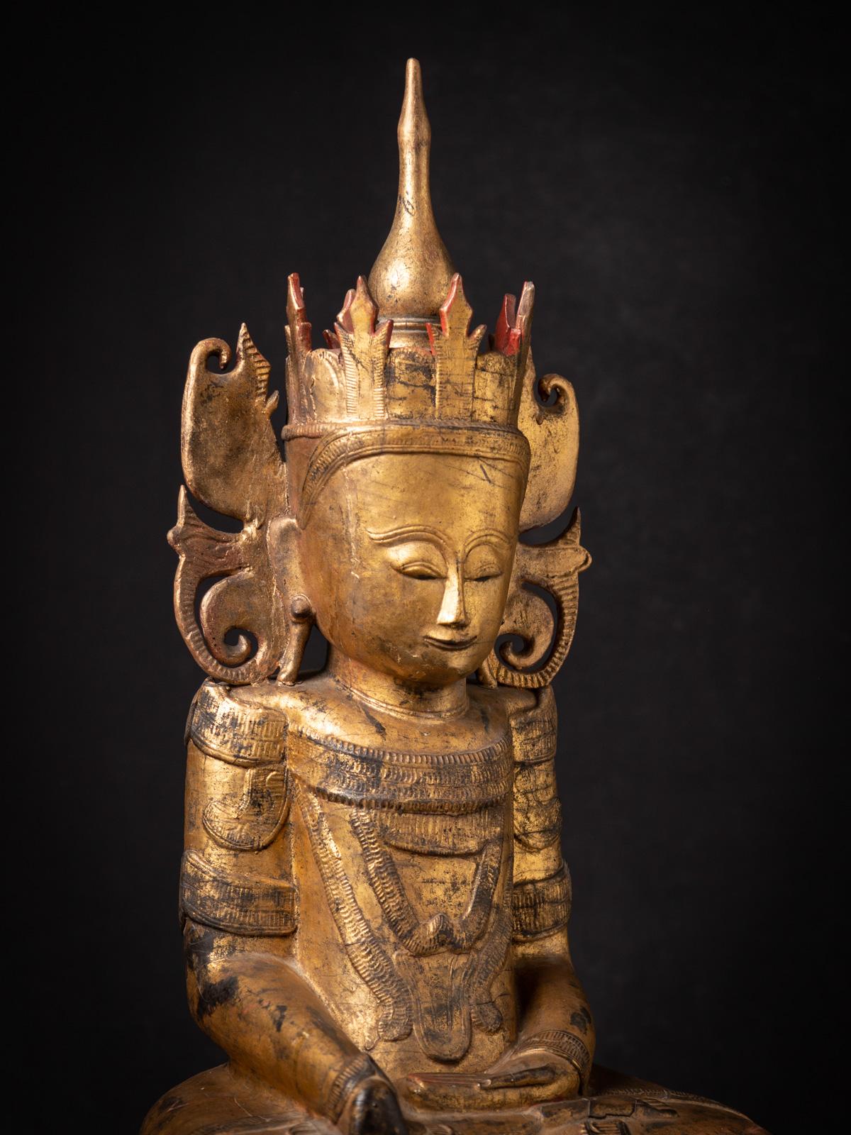 18th Century Antique Burmese Wooden Buddha Statue in Bhumisparsha Mudra For Sale 3
