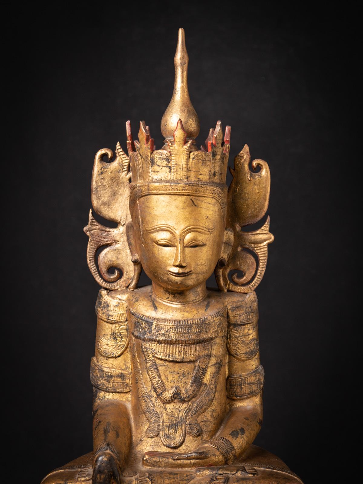 Antike burmesische Buddha-Statue aus Holz aus dem 18. Jahrhundert in Bhumisparsha Mudra im Angebot 3