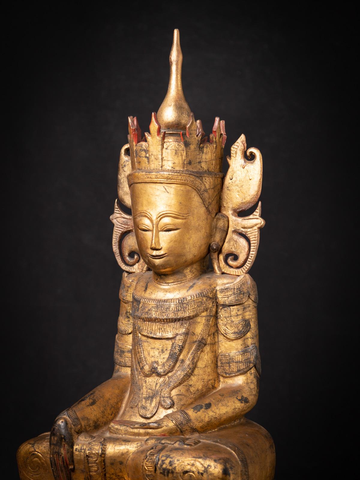 Antike burmesische Buddha-Statue aus Holz aus dem 18. Jahrhundert in Bhumisparsha Mudra im Angebot 4