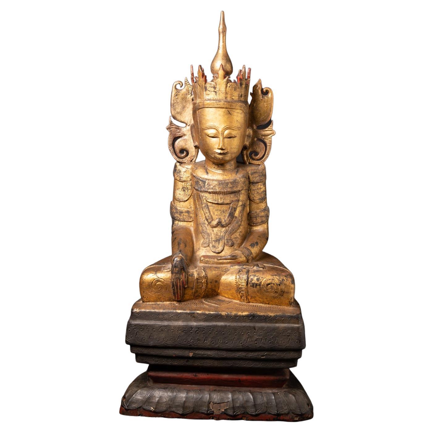 Antike burmesische Buddha-Statue aus Holz aus dem 18. Jahrhundert in Bhumisparsha Mudra im Angebot