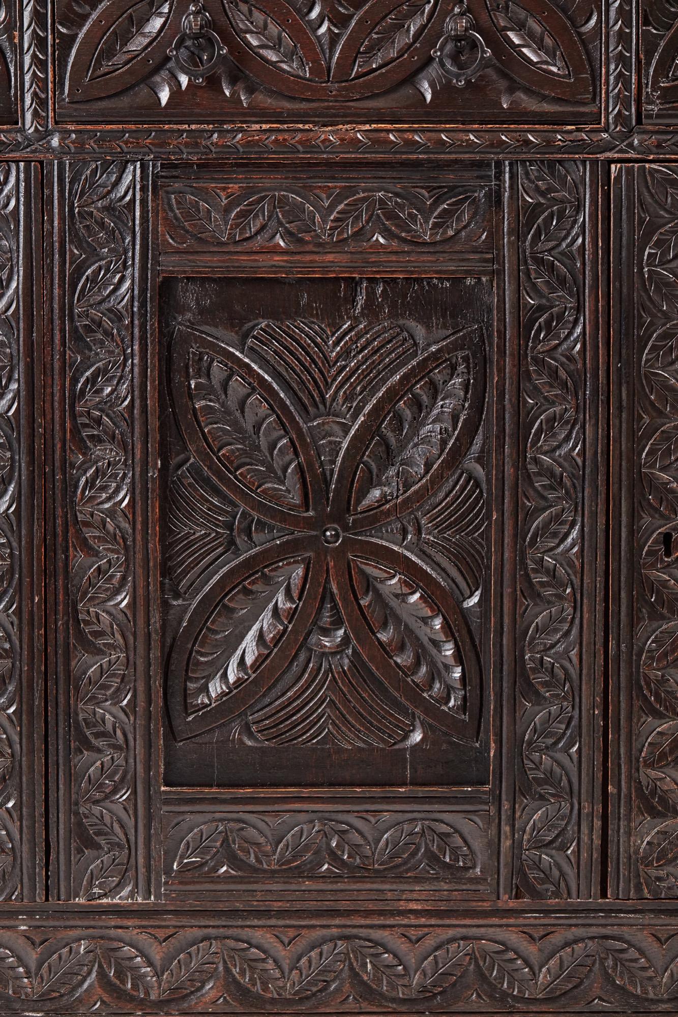 18th Century Antique Carved Oak Dresser, c.1740 For Sale 3