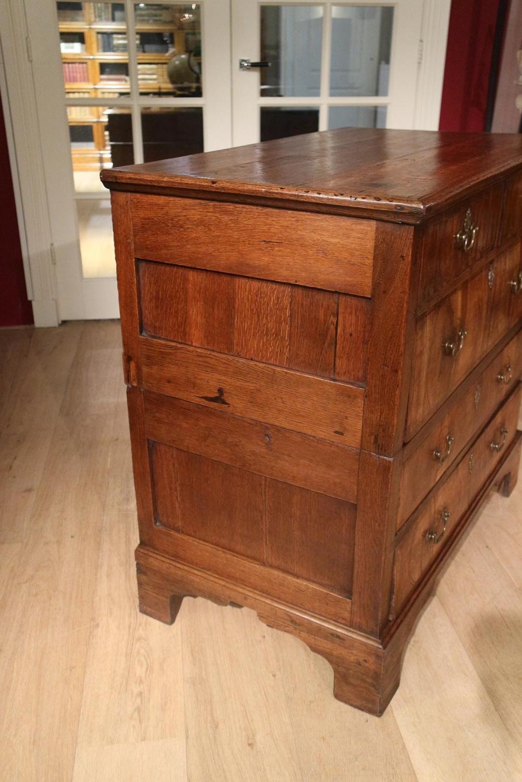 18th Century Antique Chest of Drawers in Walnut and Oak 4