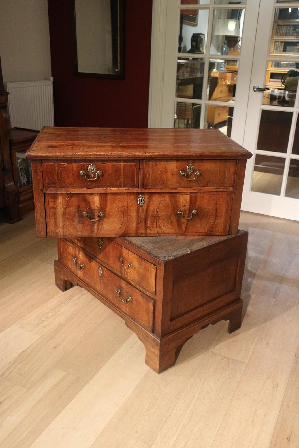 18th Century Antique Chest of Drawers in Walnut and Oak For Sale 6