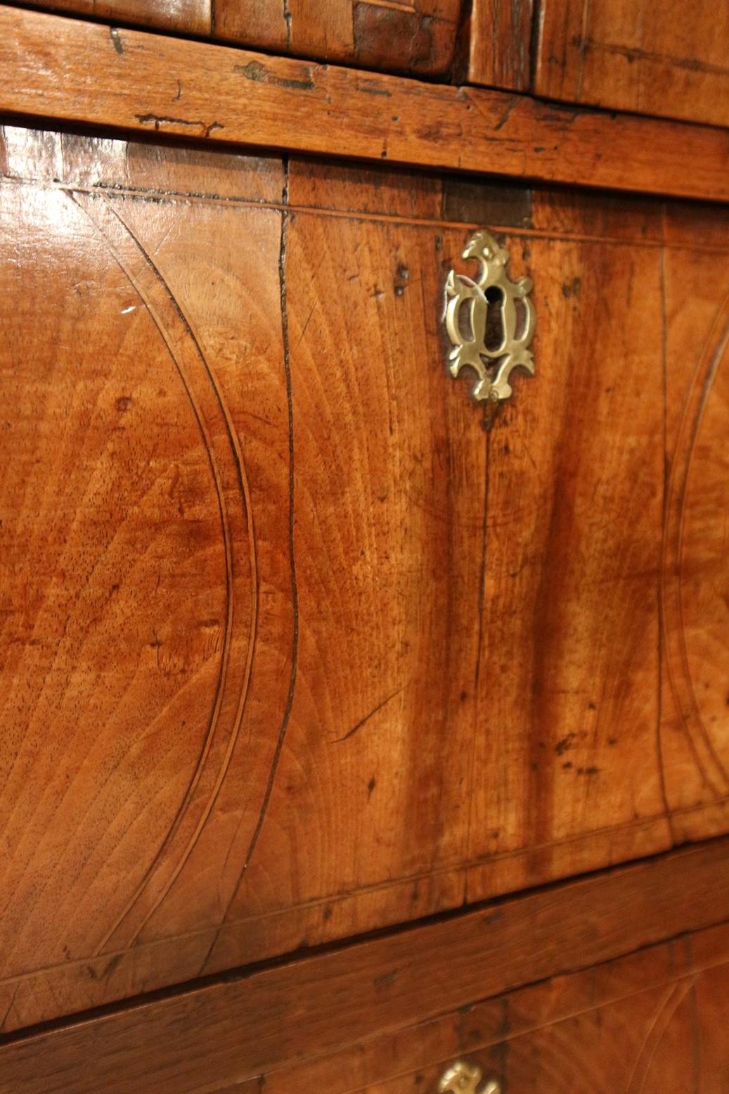 Mid-18th Century 18th Century Antique Chest of Drawers in Walnut and Oak For Sale