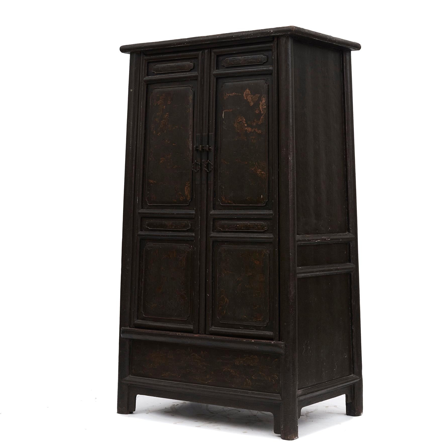 A stunning Chinese tapered cabinet from the 18th century, black lacquered with original gilt chinoiserie motifs.
Created in China during the Qing dynasty using solid Elm wood with black lacquered finish and adorned with gilt chinoiserie motifs on
