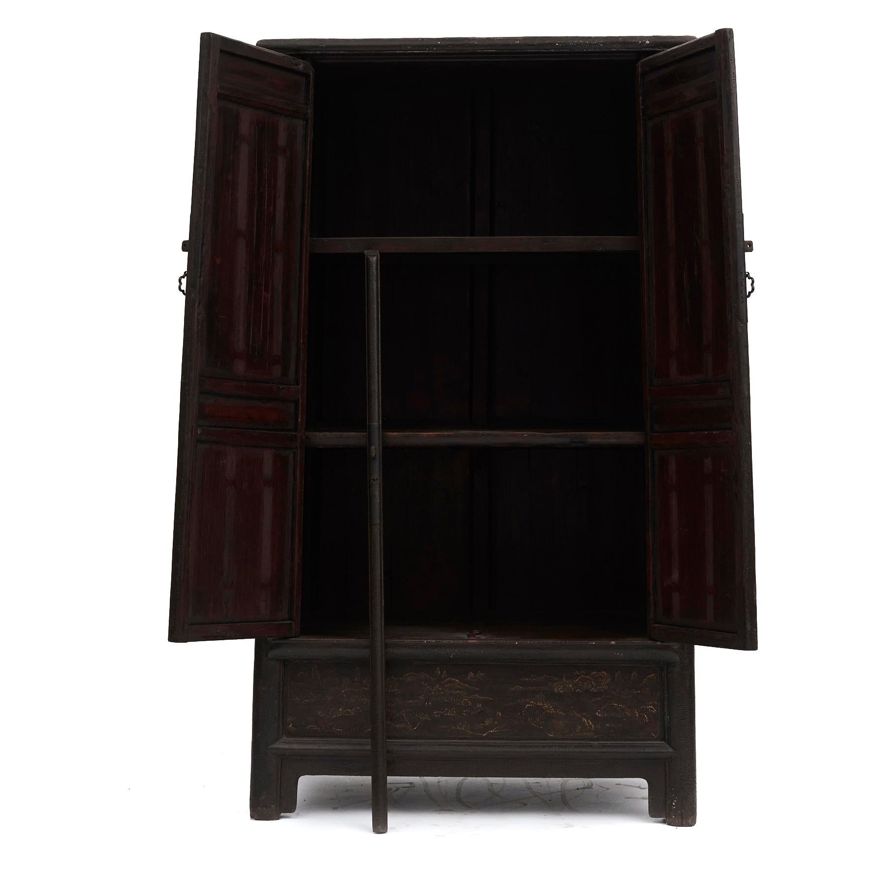 18th Century Antique Chinese Qing Dynasty Cabinet with Original Décor In Good Condition For Sale In Kastrup, DK