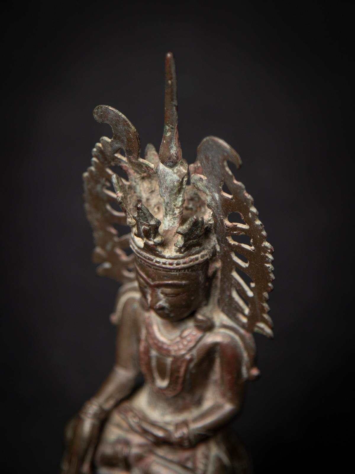 Statue de Bouddha birman couronné du XVIIIe siècle, originaire de Birmanie en vente 9
