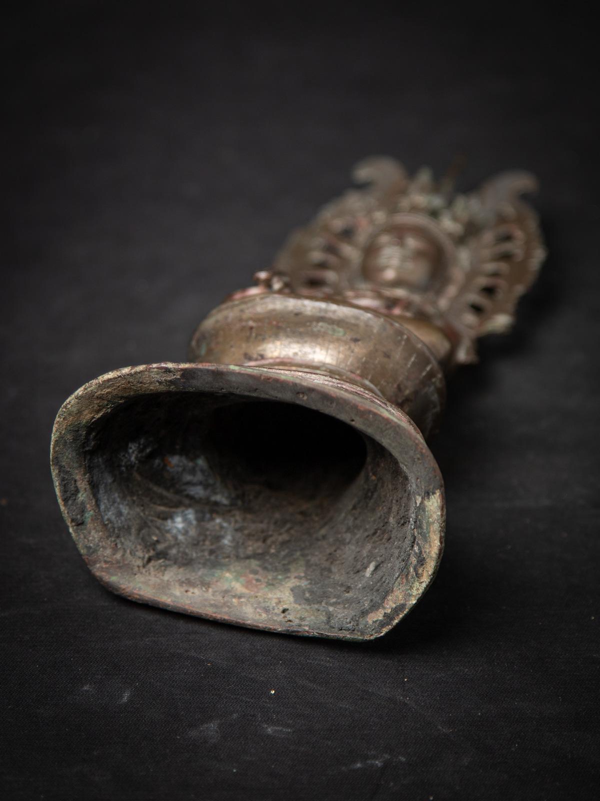 Statue de Bouddha birman couronné du XVIIIe siècle, originaire de Birmanie en vente 11