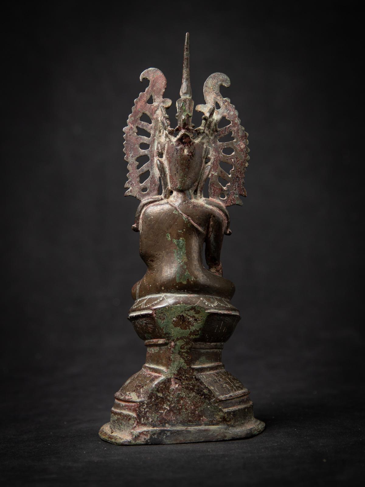XVIIIe siècle et antérieur Statue de Bouddha birman couronné du XVIIIe siècle, originaire de Birmanie en vente