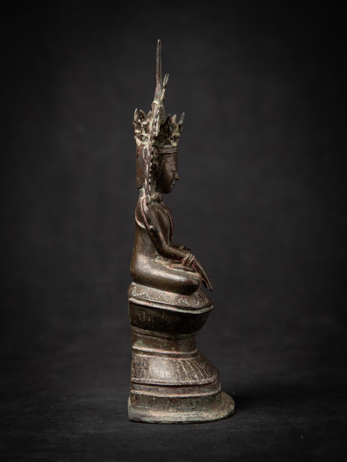 Bronze Statue de Bouddha birman couronné du XVIIIe siècle, originaire de Birmanie en vente