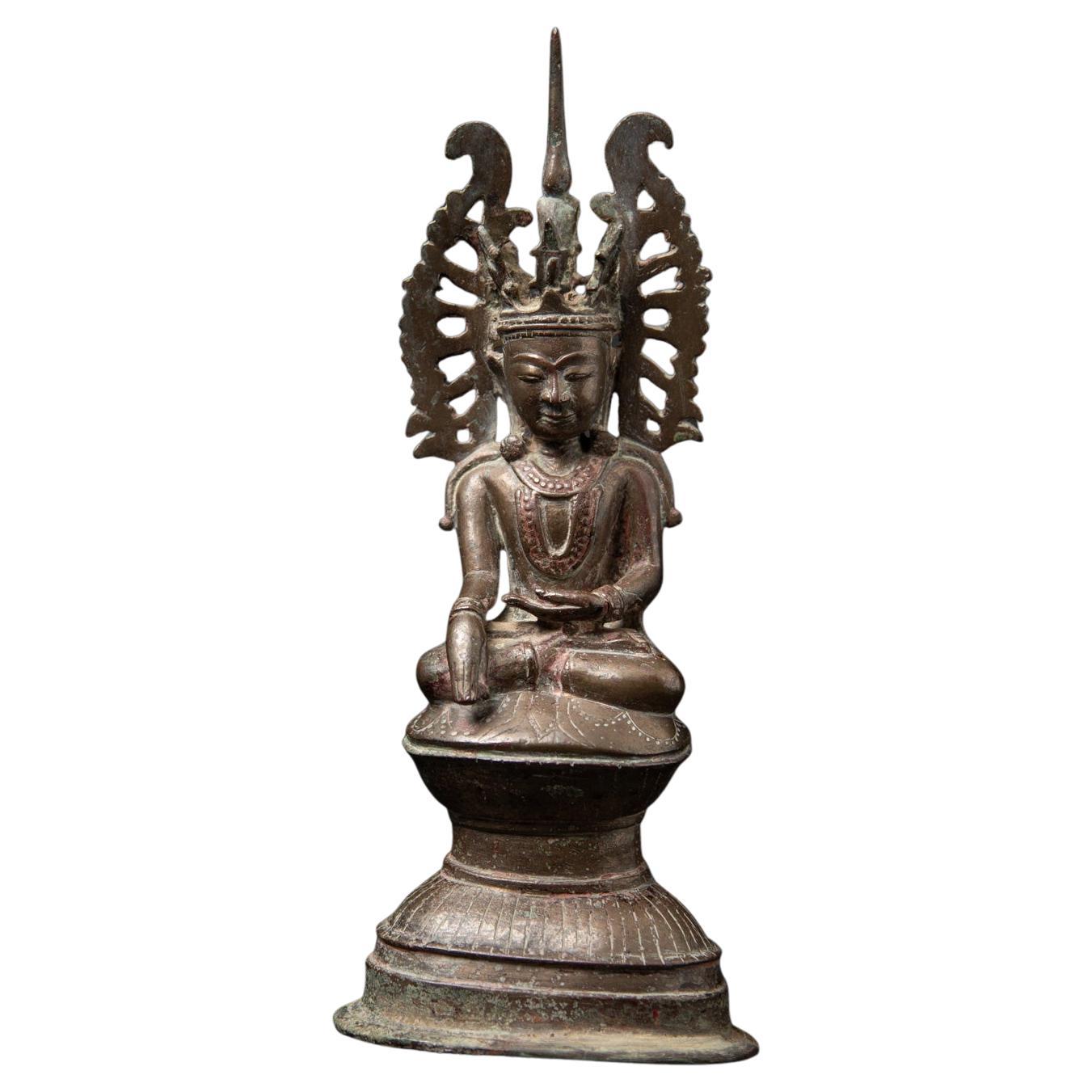 Statue de Bouddha birman couronné du XVIIIe siècle, originaire de Birmanie