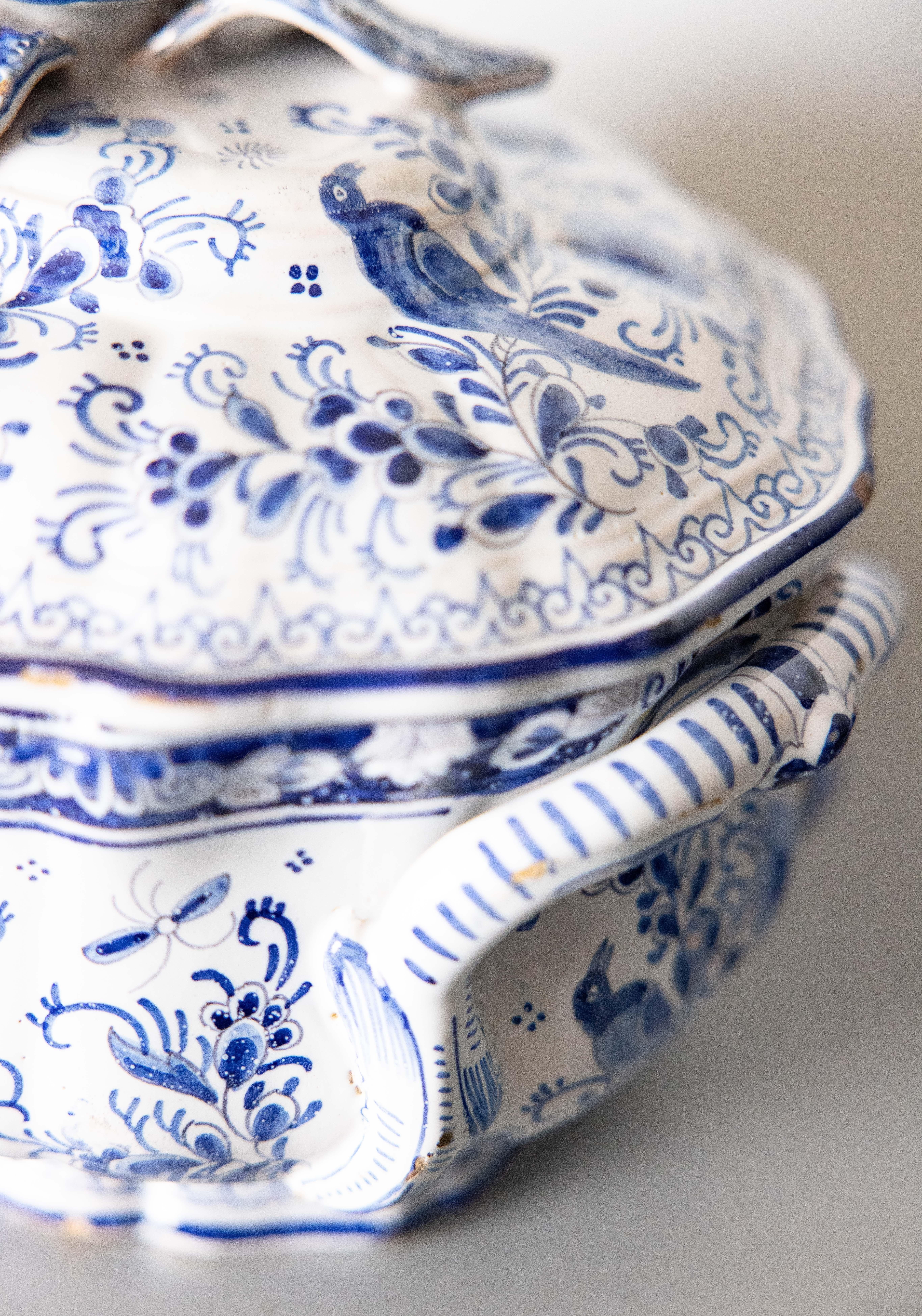 Sopera con tapa de loza de Delft holandesa antigua del siglo XVIII Porcelana en venta