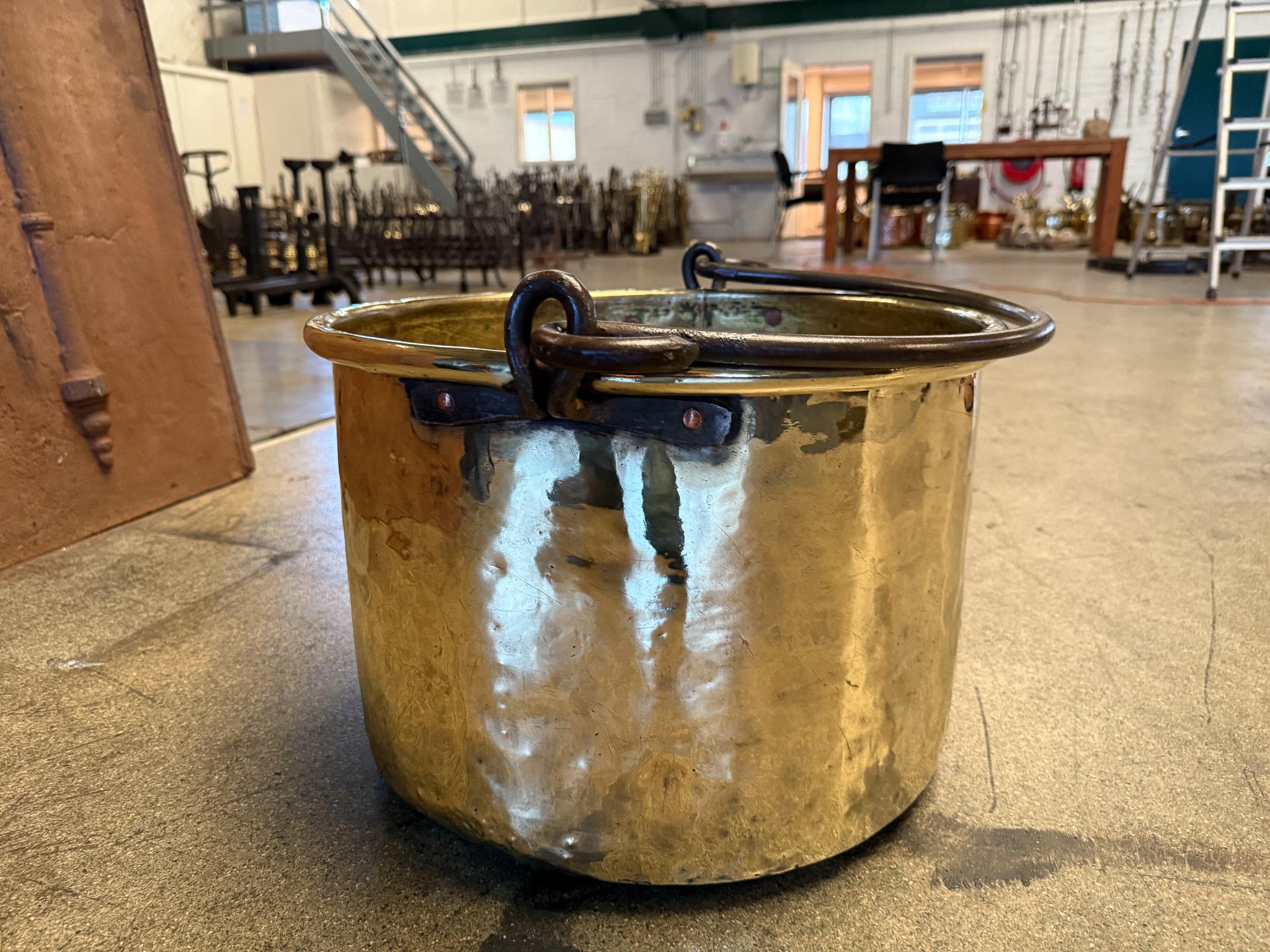 18th Century Antique Dutch Polished Brass Firewood Basket For Sale 4