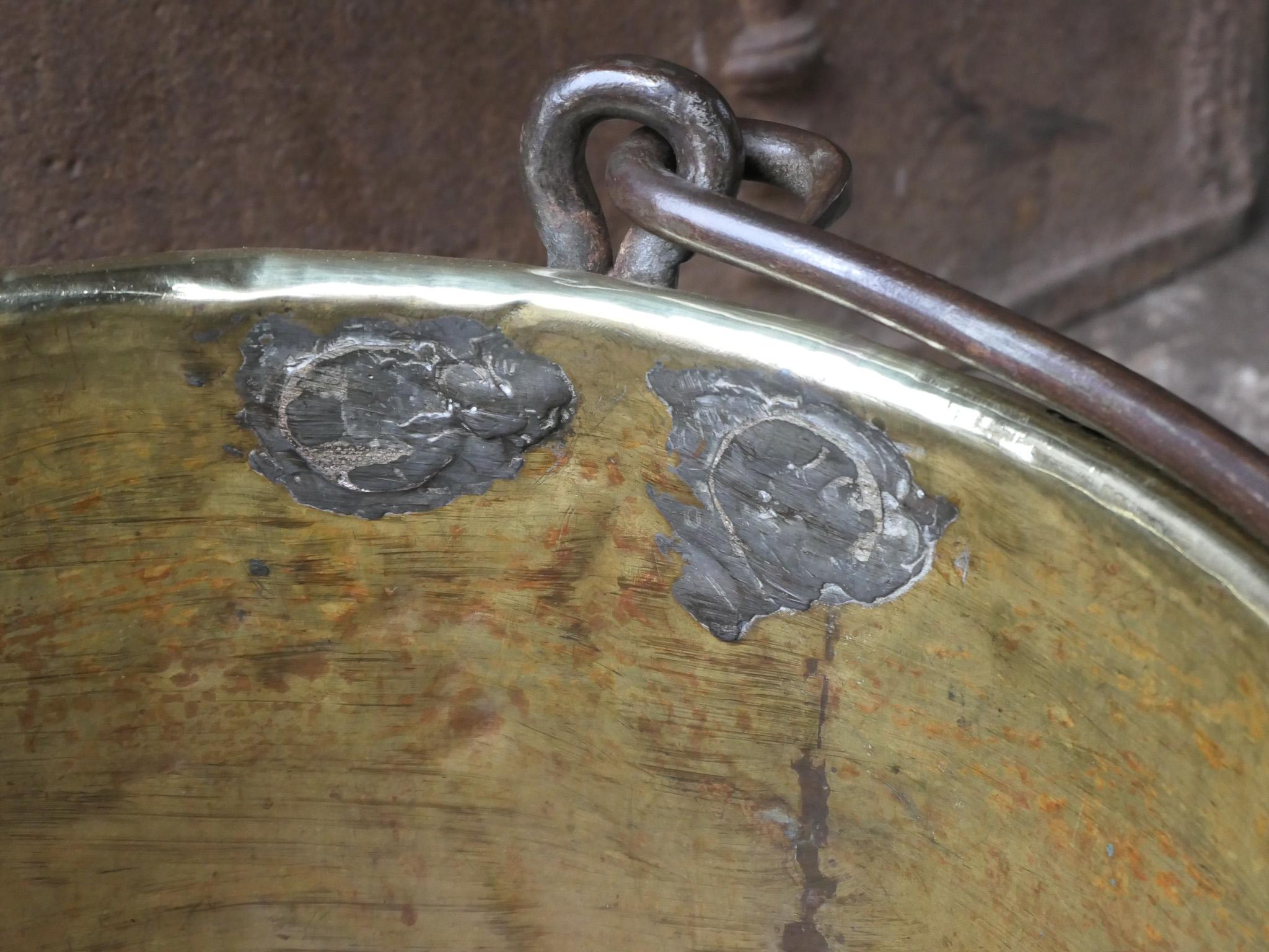 Antiker niederländischer Kaminholzkorb aus poliertem Messing aus dem 18. Jahrhundert 8