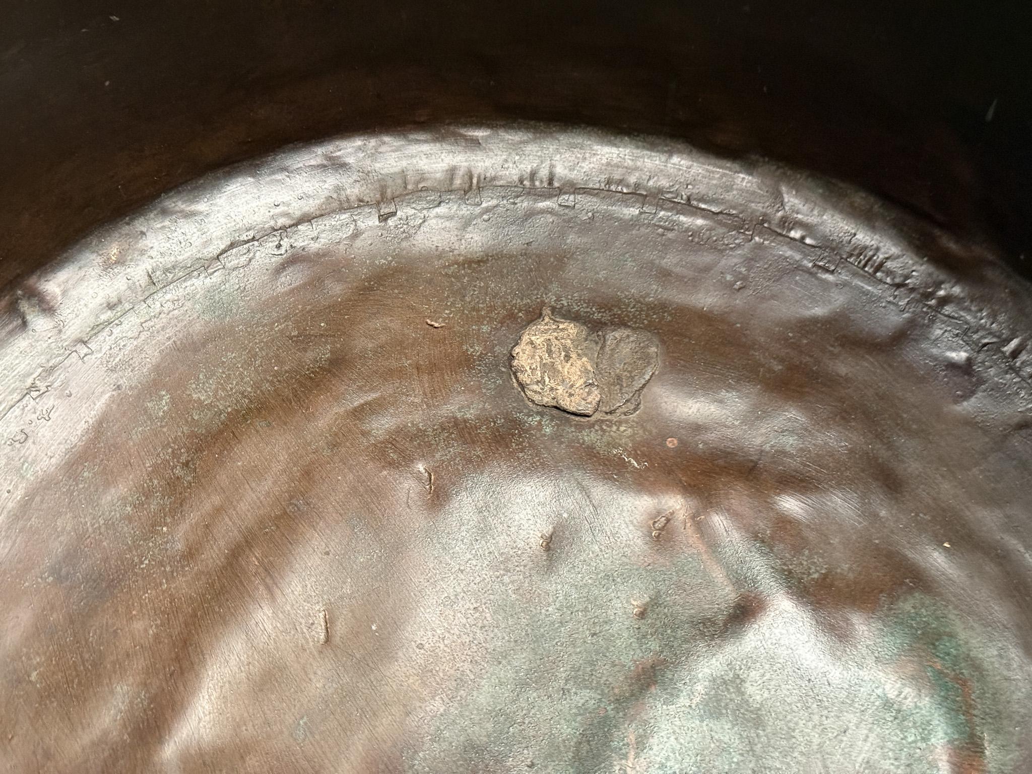 18th Century Antique Dutch Polished Brass Firewood Basket For Sale 10