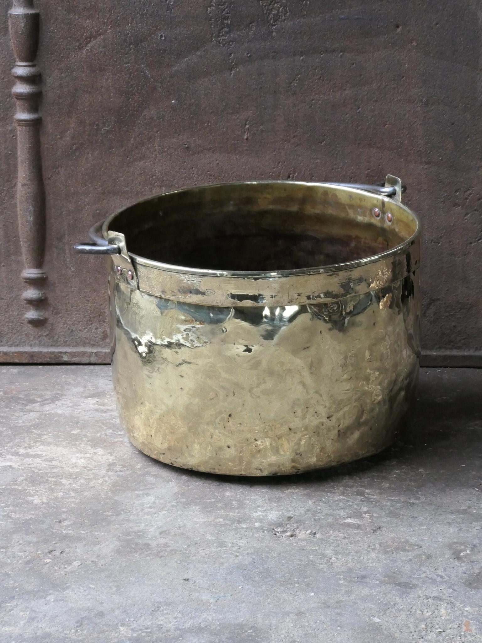 18th century Dutch log basket. The firewood basket is made of polished brass and has a wrought iron handle. Also called 'aker'. Used to draw water from the well and cook over an open fire.

The log holder is in a good condition and is fully