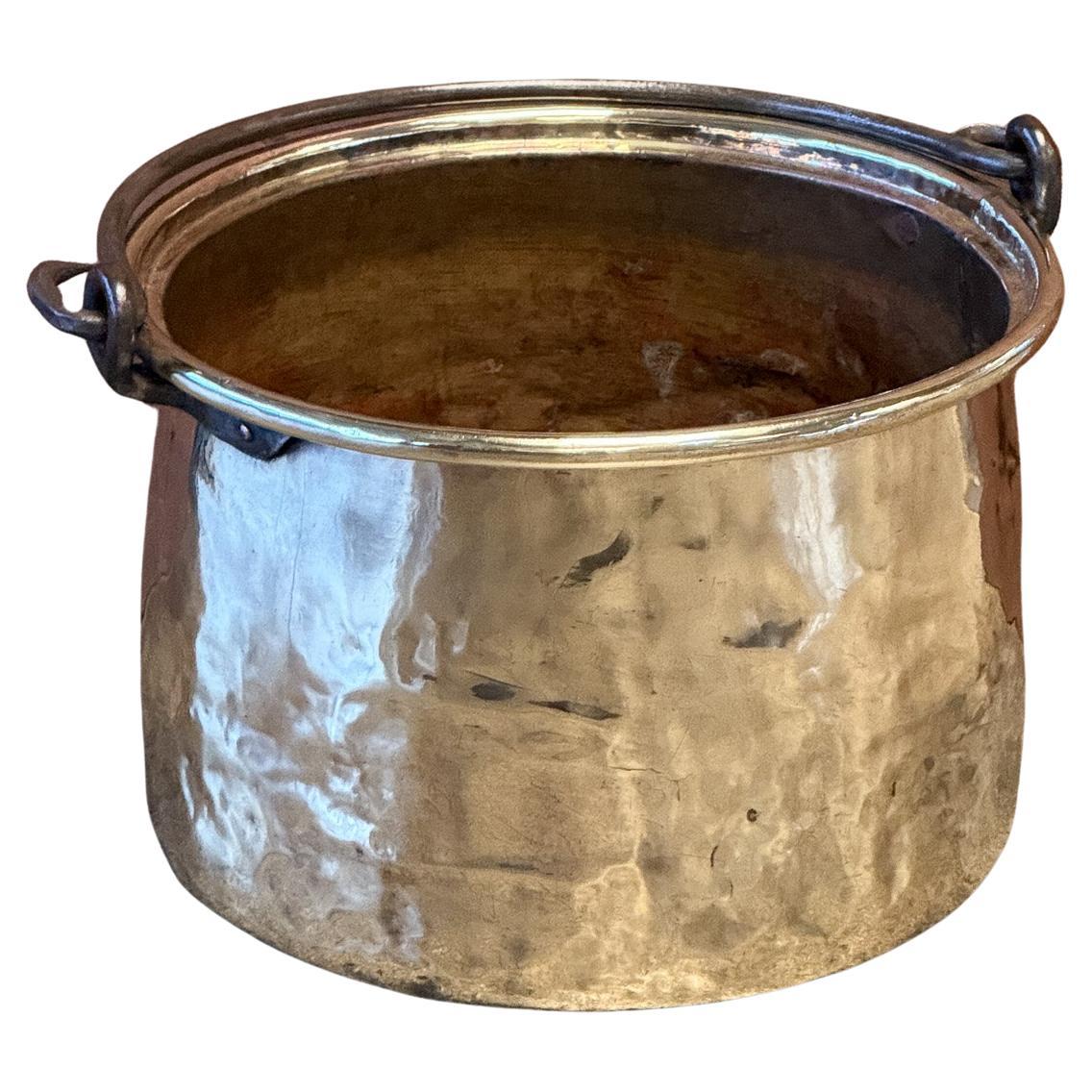 18th century Dutch log basket. The firewood basket is made of polished  brass and has a wrought iron handle. Also called 'aker'. Used to draw water from the well and cook over an open fire.

The log holder is in a good condition and is fully