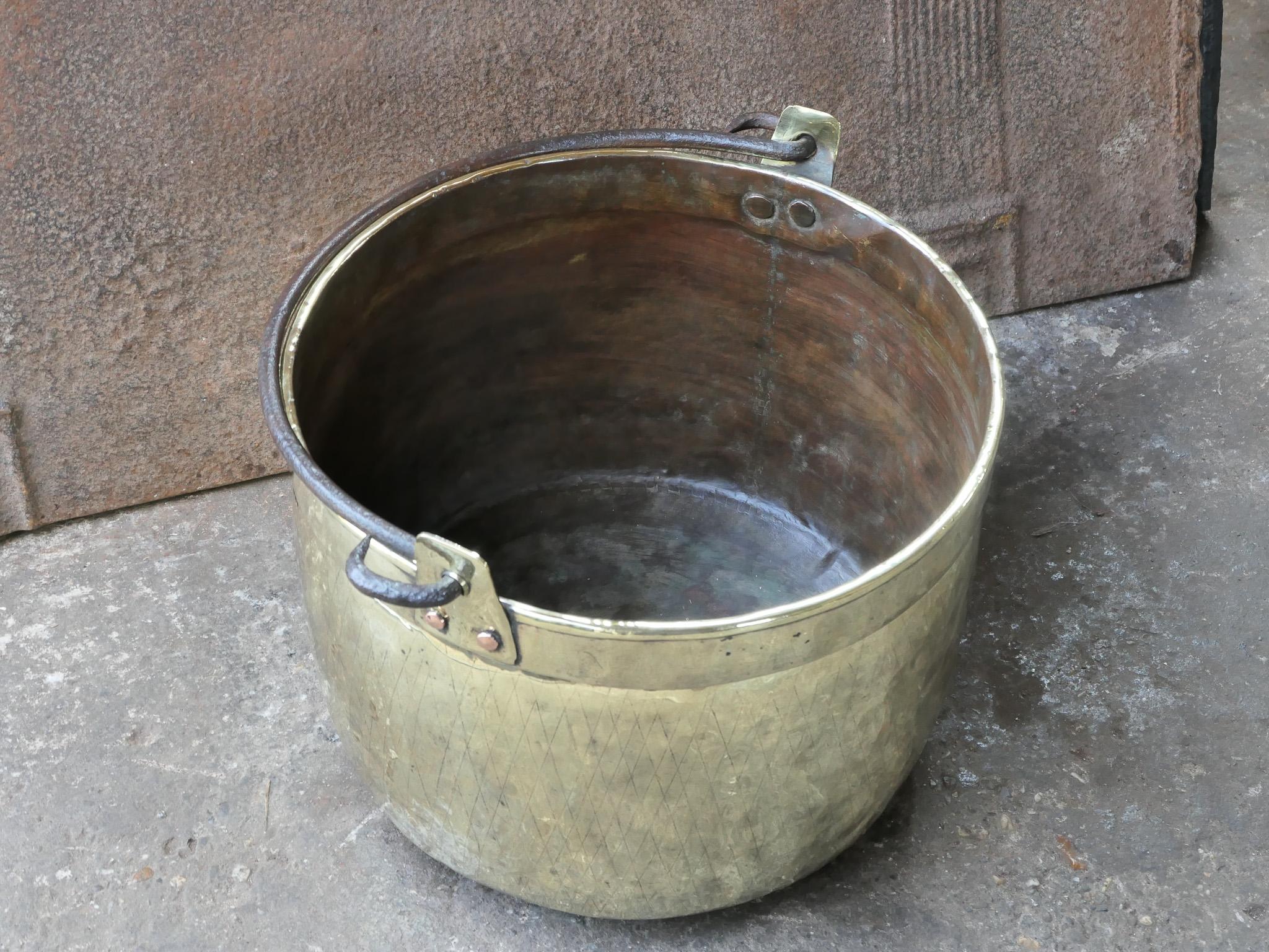 18th Century Antique Dutch Polished Brass Firewood Basket In Good Condition For Sale In Amerongen, NL