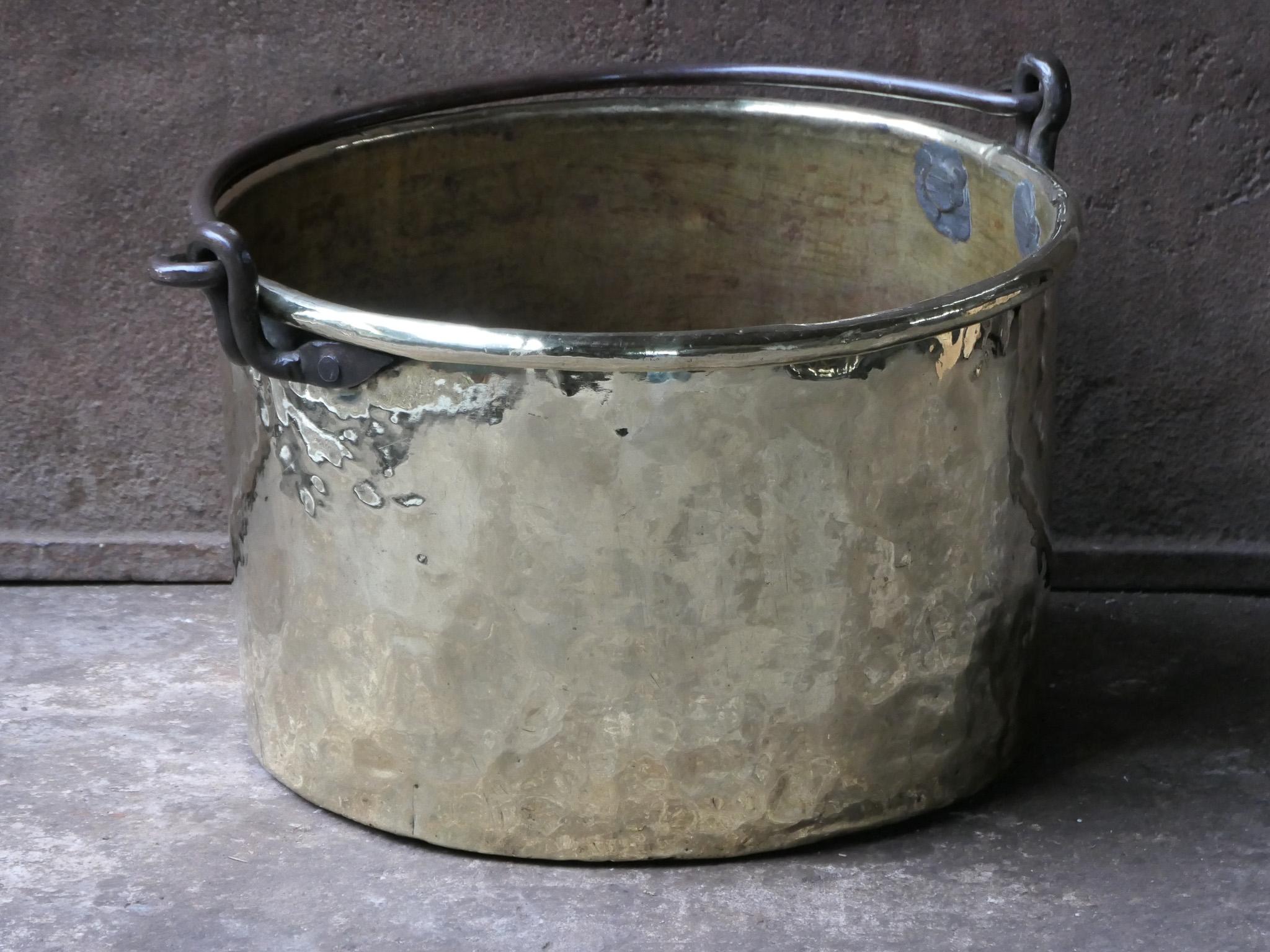 18th Century Antique Dutch Polished Brass Firewood Basket In Good Condition For Sale In Amerongen, NL