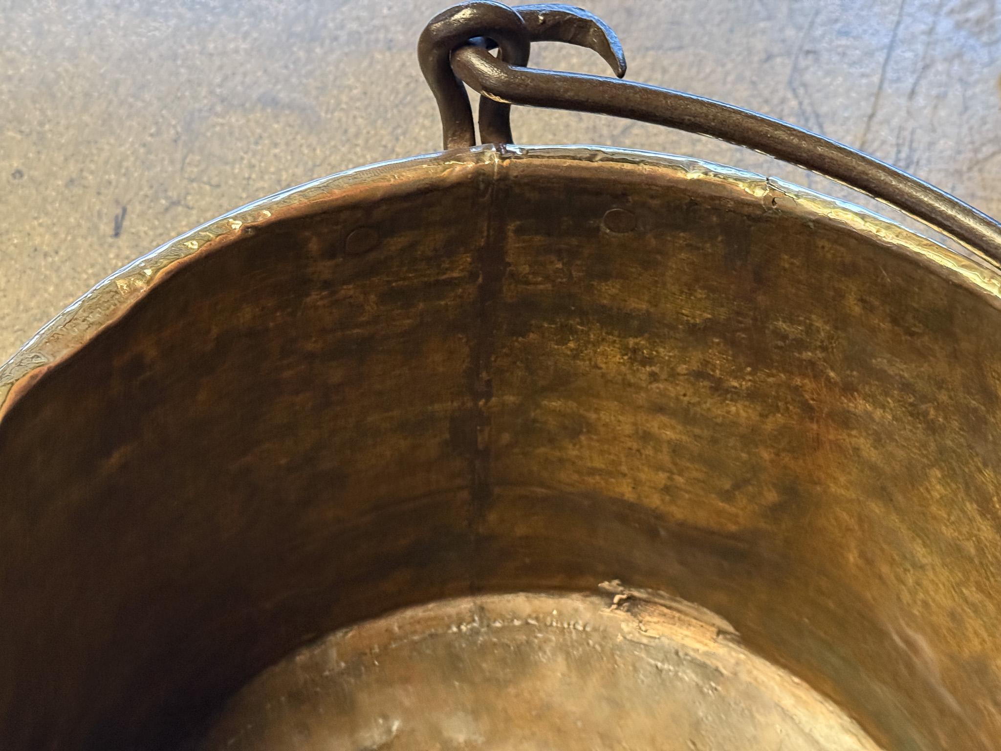 18th Century Antique Dutch Polished Brass Firewood Basket In Good Condition For Sale In Soest, NL