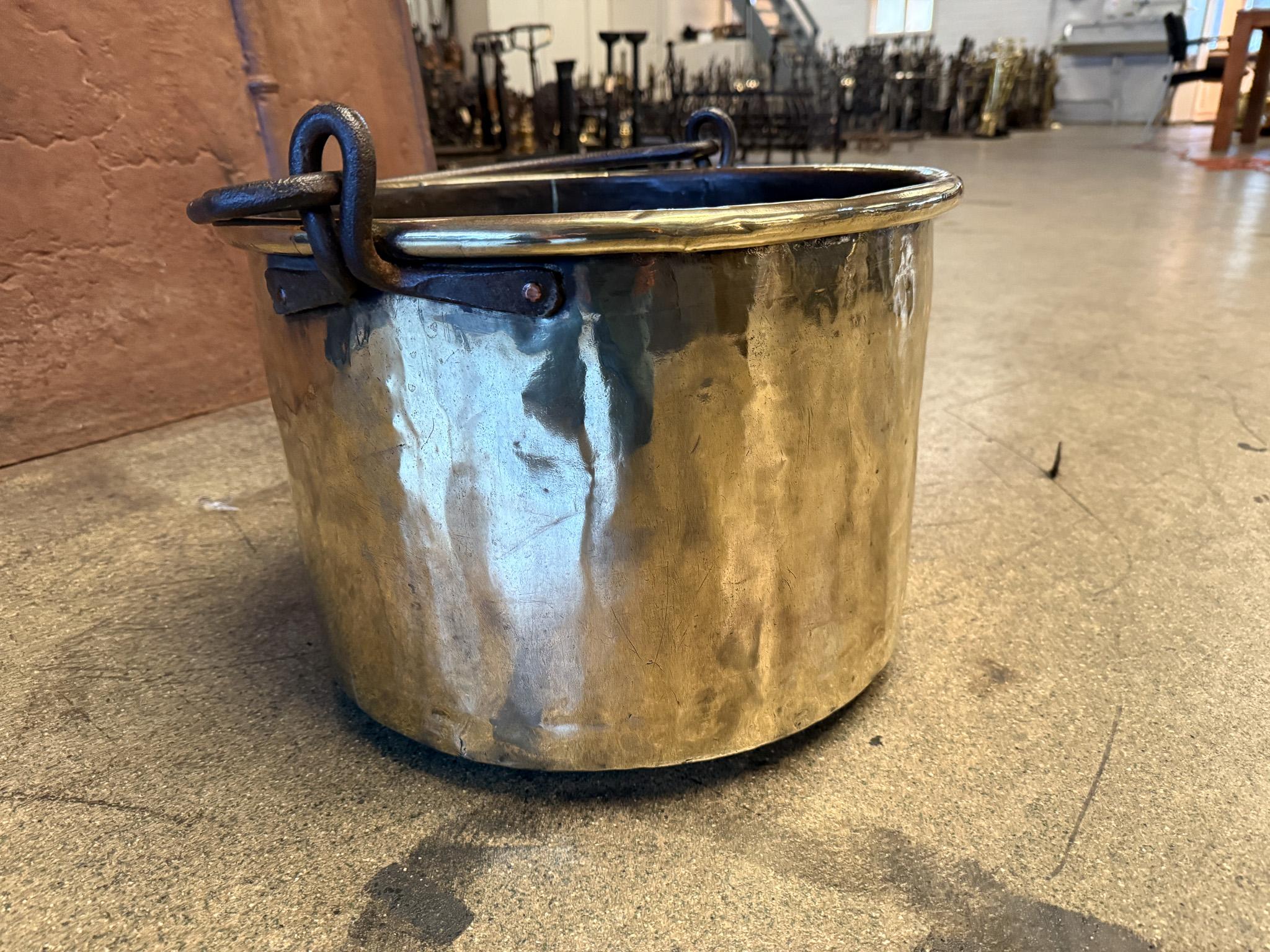 18th Century Antique Dutch Polished Brass Firewood Basket In Good Condition For Sale In Soest, NL