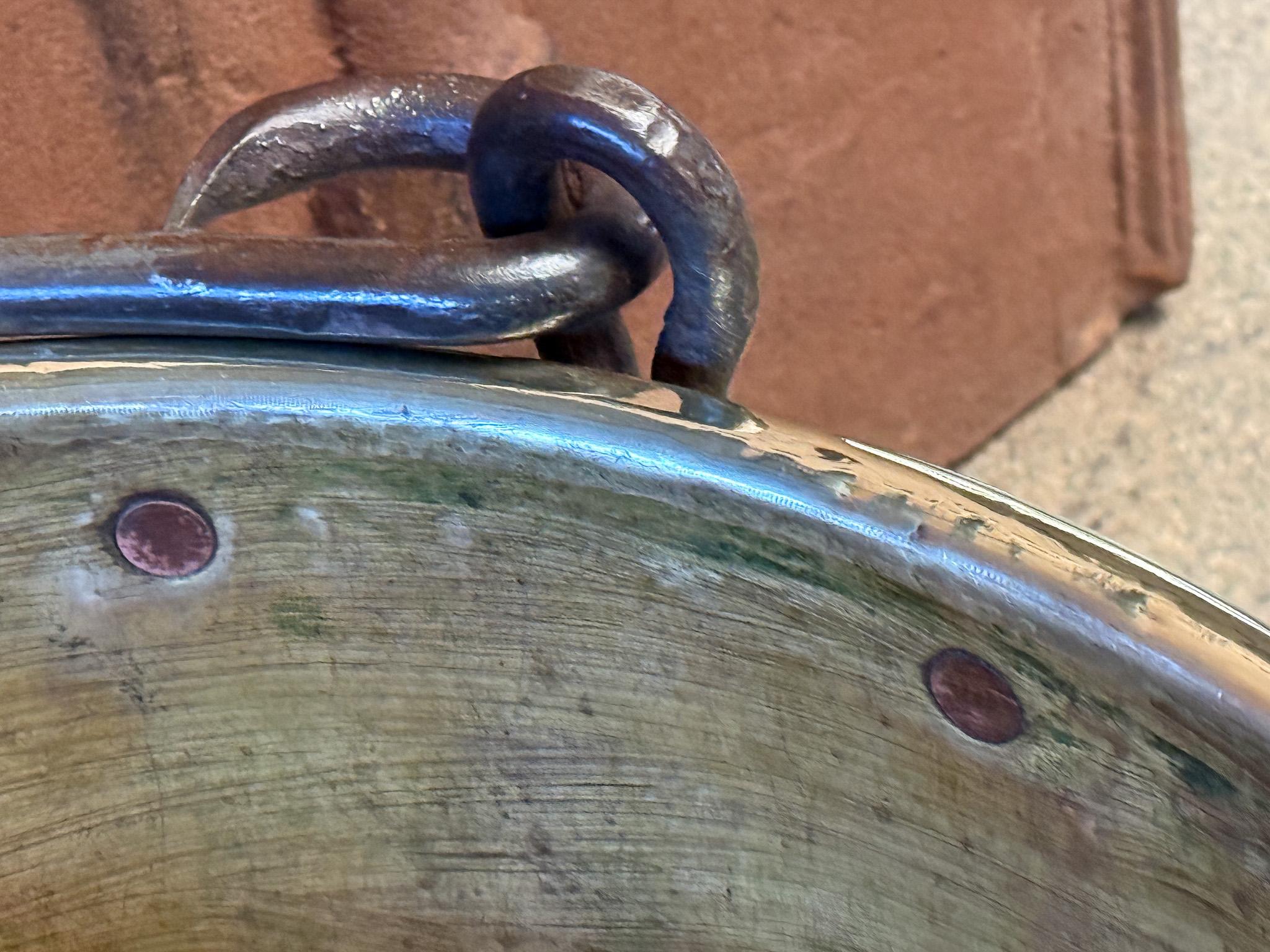 18th Century Antique Dutch Polished Brass Firewood Basket In Good Condition For Sale In Soest, NL