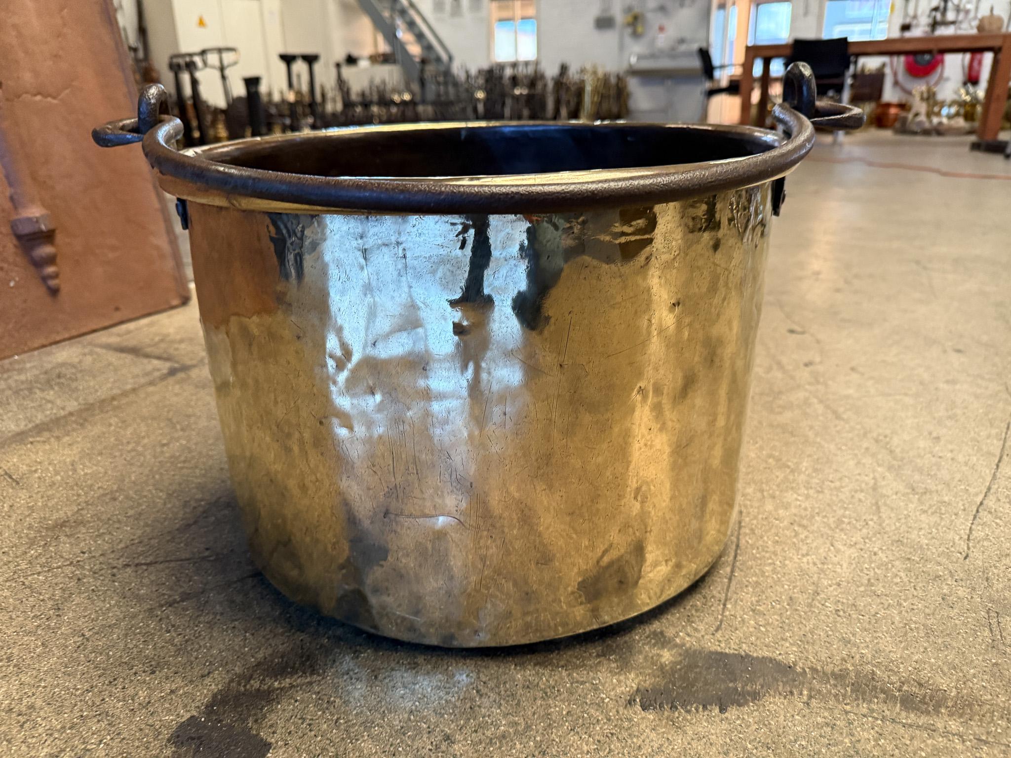 18th Century Antique Dutch Polished Brass Firewood Basket For Sale 1
