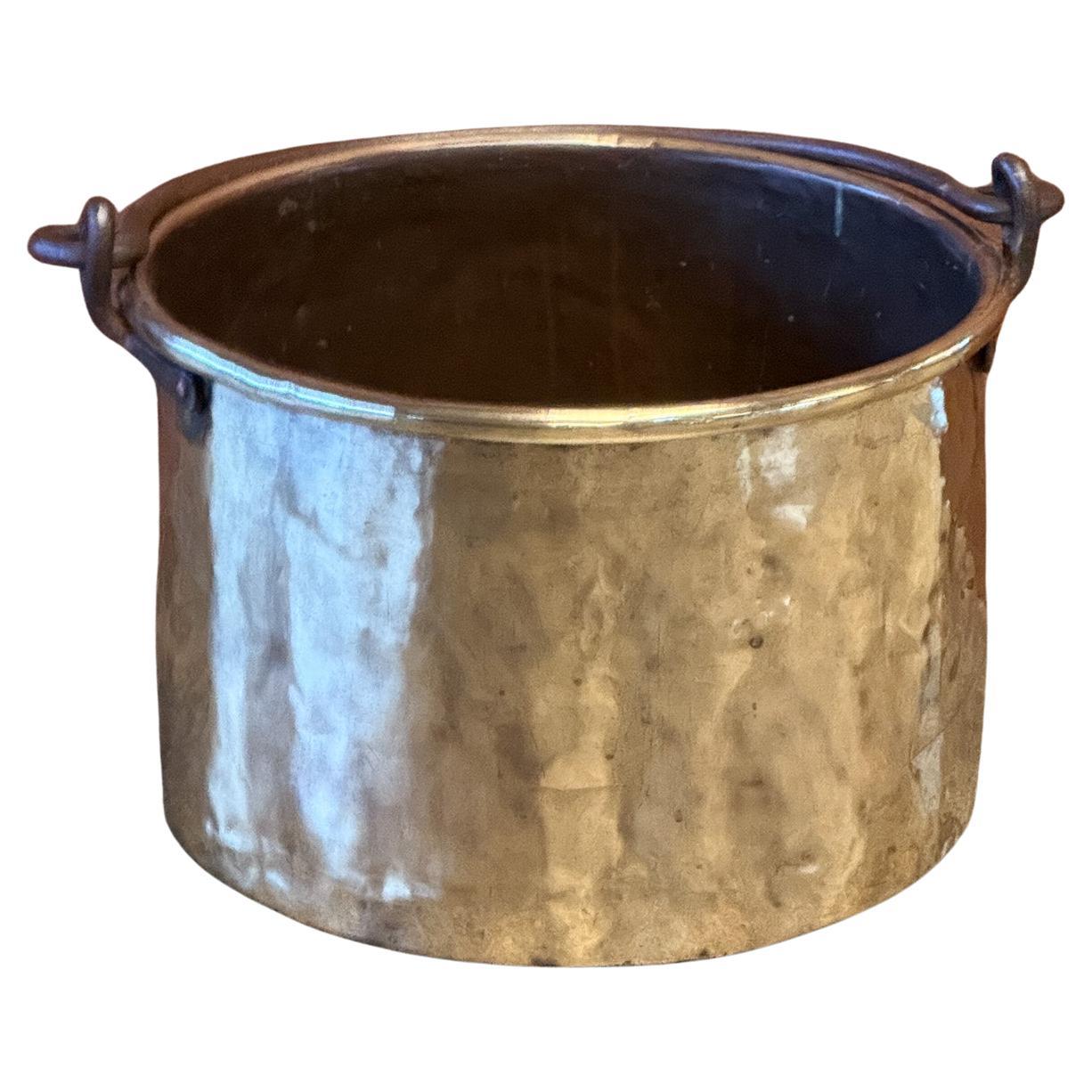 Cesto per legna da ardere in ottone lucido olandese del XVIII secolo