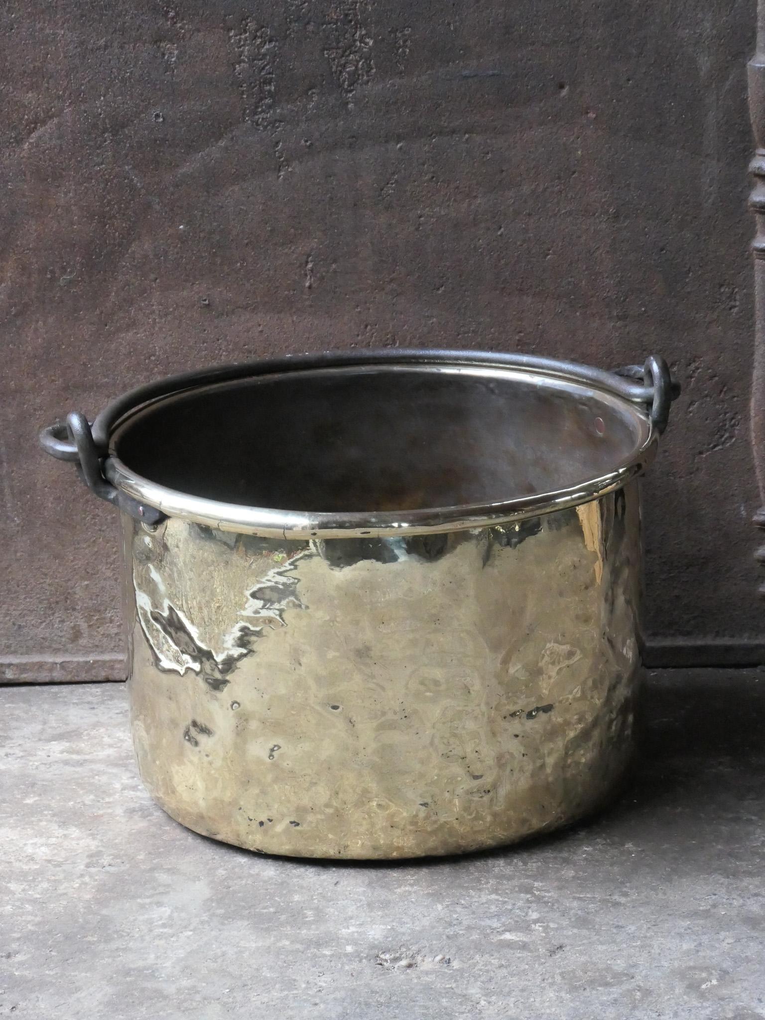 18th century Dutch log basket. The firewood basket is made of polished brass and has a wrought iron handle. Also called 'aker'. Used to draw water from the well and cook over an open fire.

The log holder is in a good condition and is fully