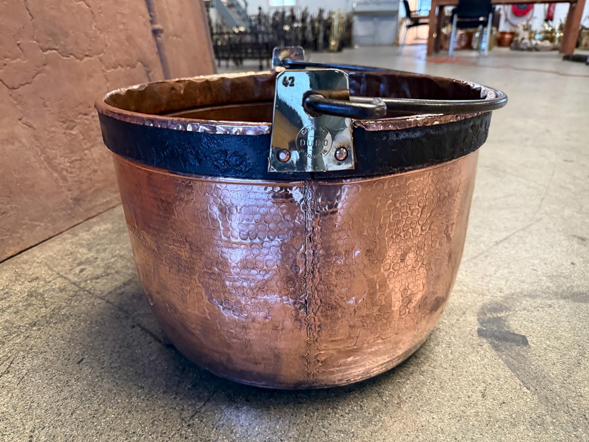 18th century Dutch log basket. The firewood basket is made of polished copper and an iron rim on top and has a wrought iron handle. Also called 'aker'. Used to draw water from the well and cook over an open fire.

The log holder is in a good