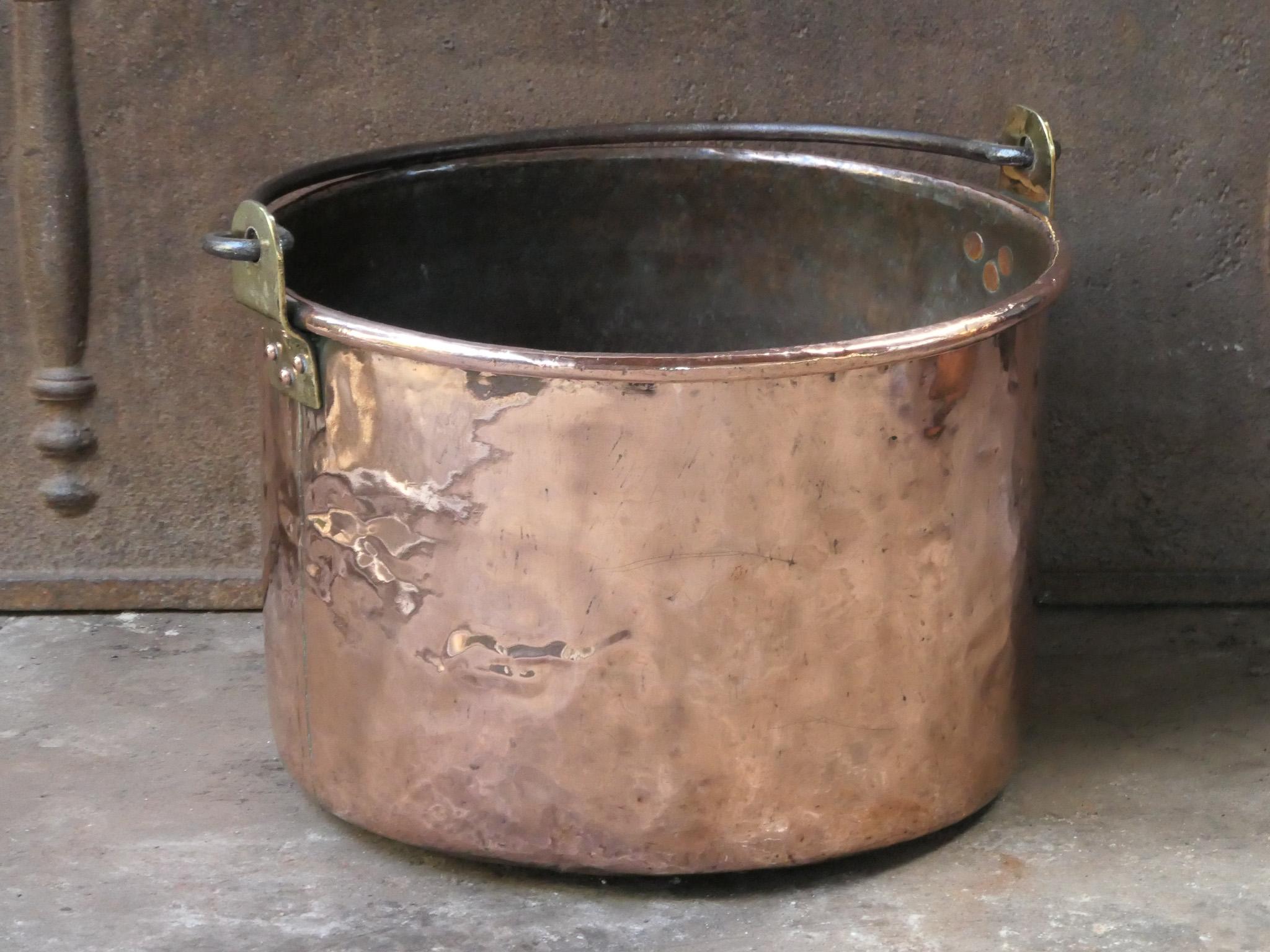 Cesto para leña de cobre pulido holandés antiguo del siglo XVIII Holandés en venta