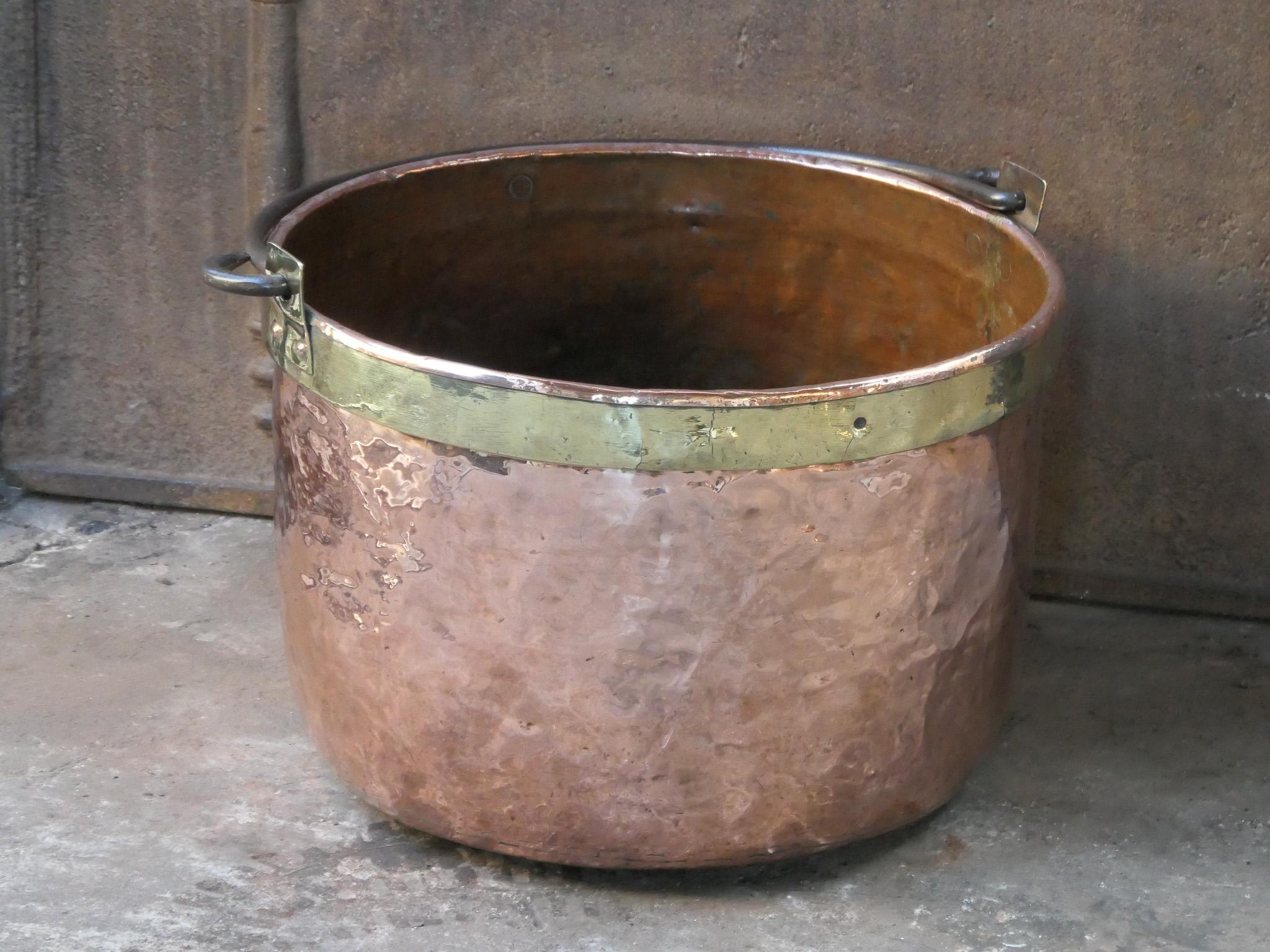 18th Century Antique Dutch Polished Copper Firewood Basket In Good Condition In Amerongen, Amerongen