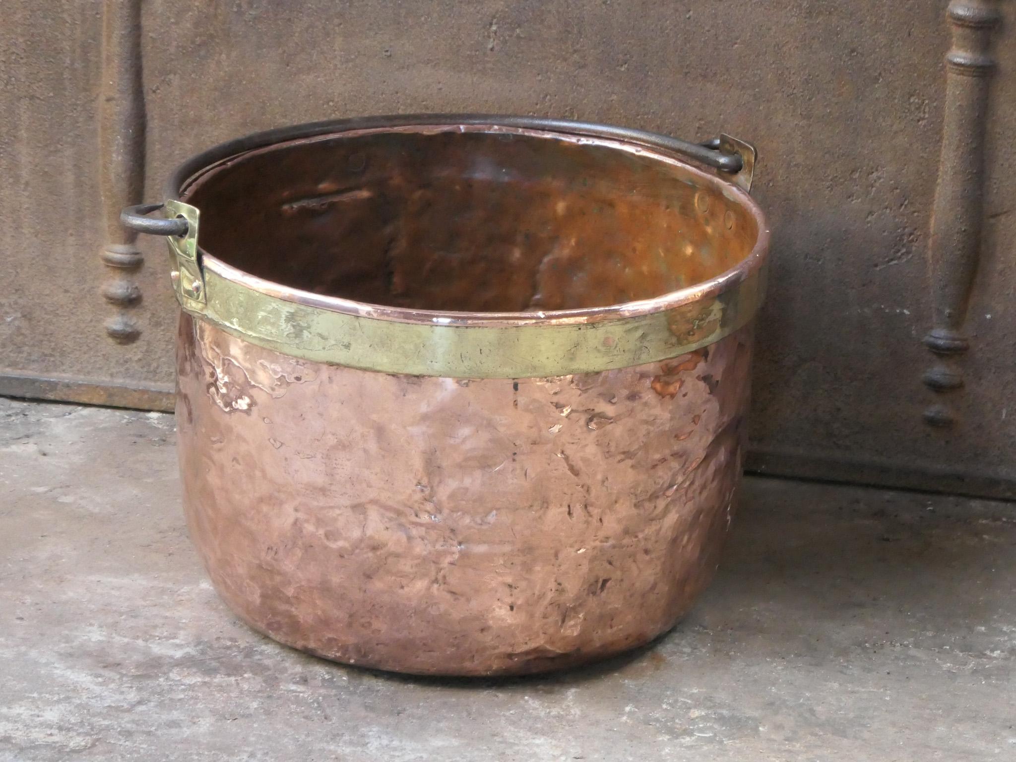 18th Century Antique Dutch Polished Copper Firewood Basket In Good Condition For Sale In Soest, NL