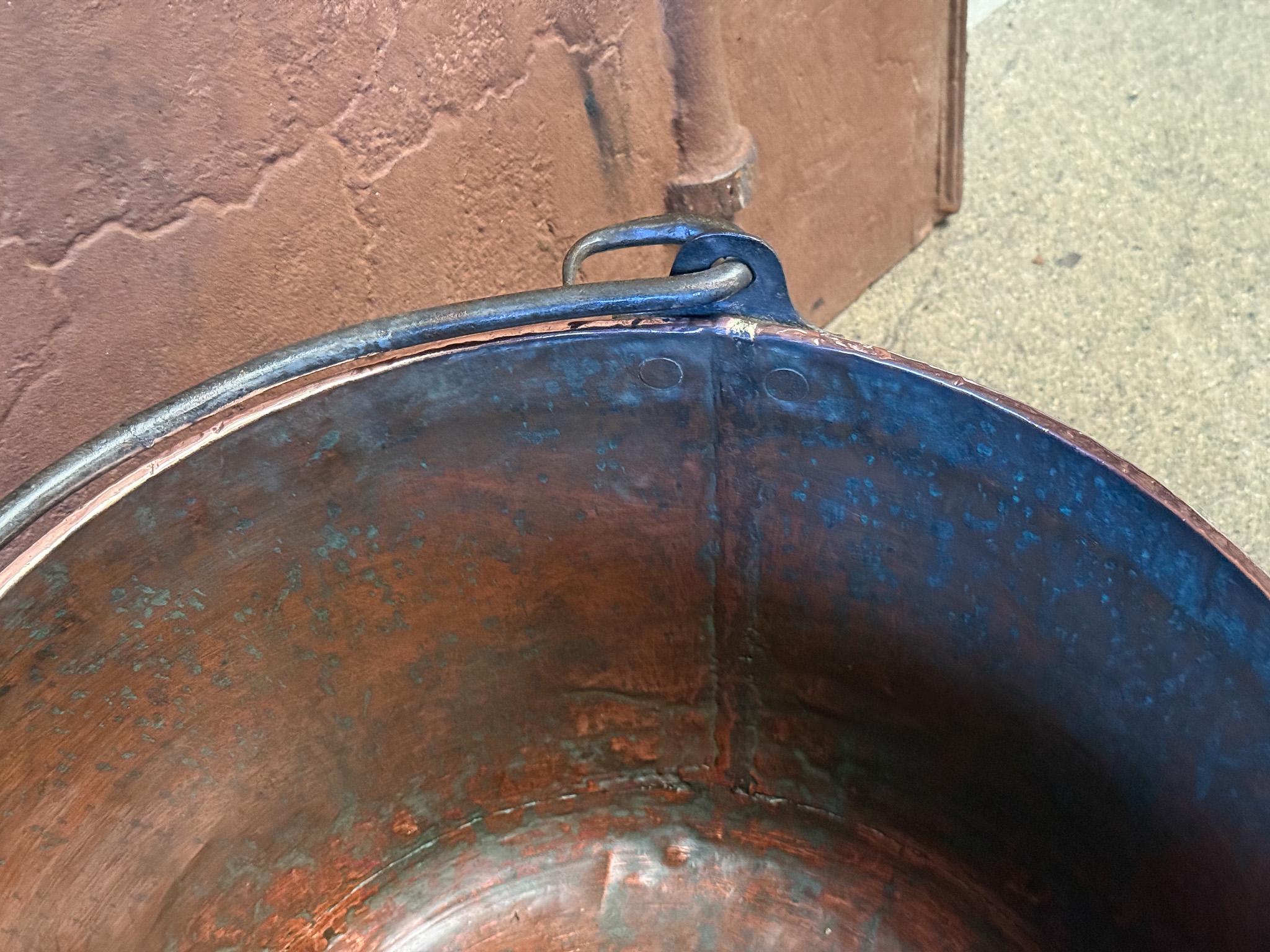 18th Century Antique Dutch Polished Copper Firewood Basket In Good Condition For Sale In Soest, NL