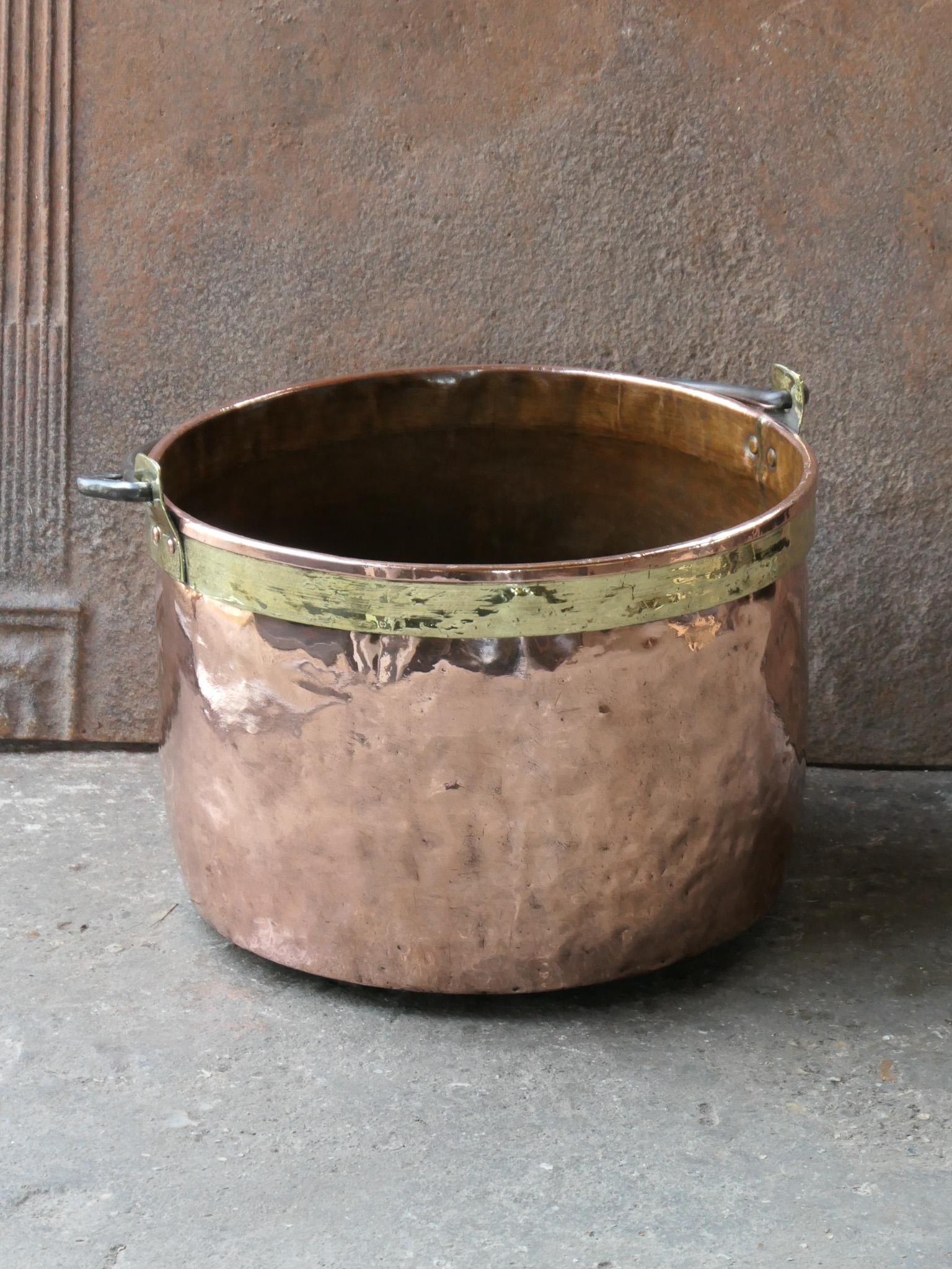 18th Century Antique Dutch Polished Copper Firewood Basket In Good Condition In Amerongen, NL