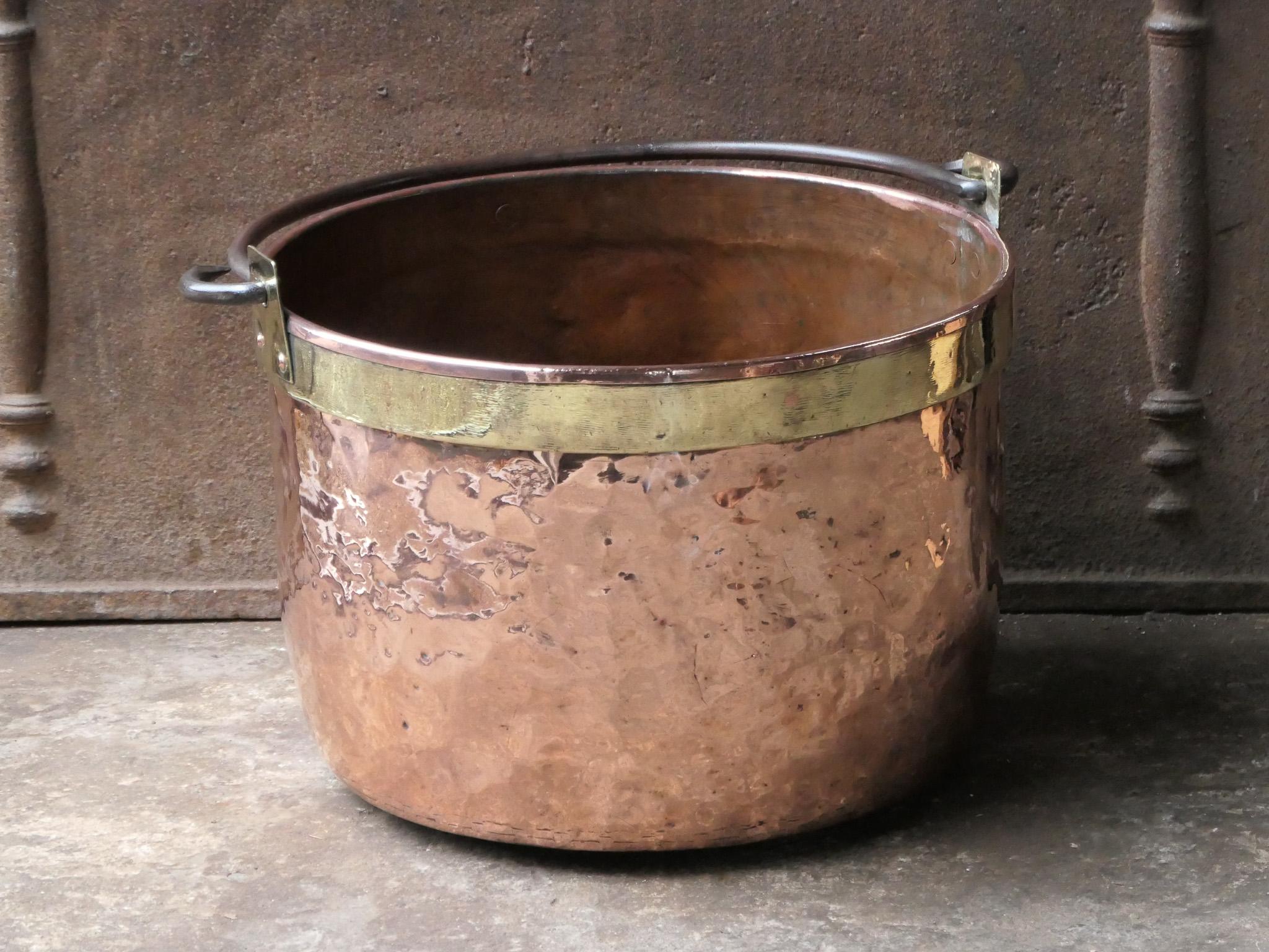18th Century Antique Dutch Polished Copper Firewood Holder In Good Condition In Amerongen, NL