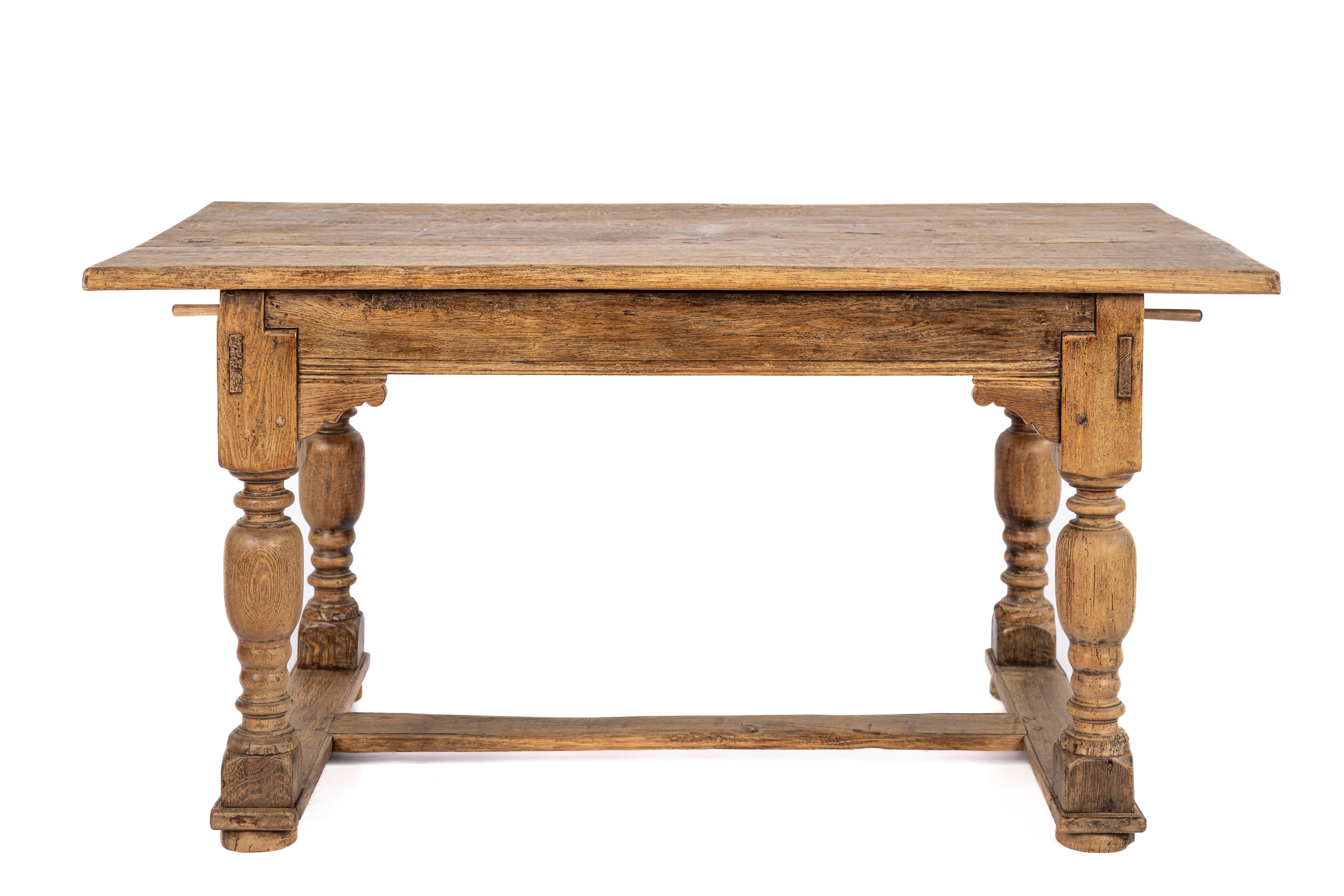 Tourné Table Bolpoot Tafel hollandaise antique de la Renaissance du 18ème siècle en chêne naturel rustique en vente