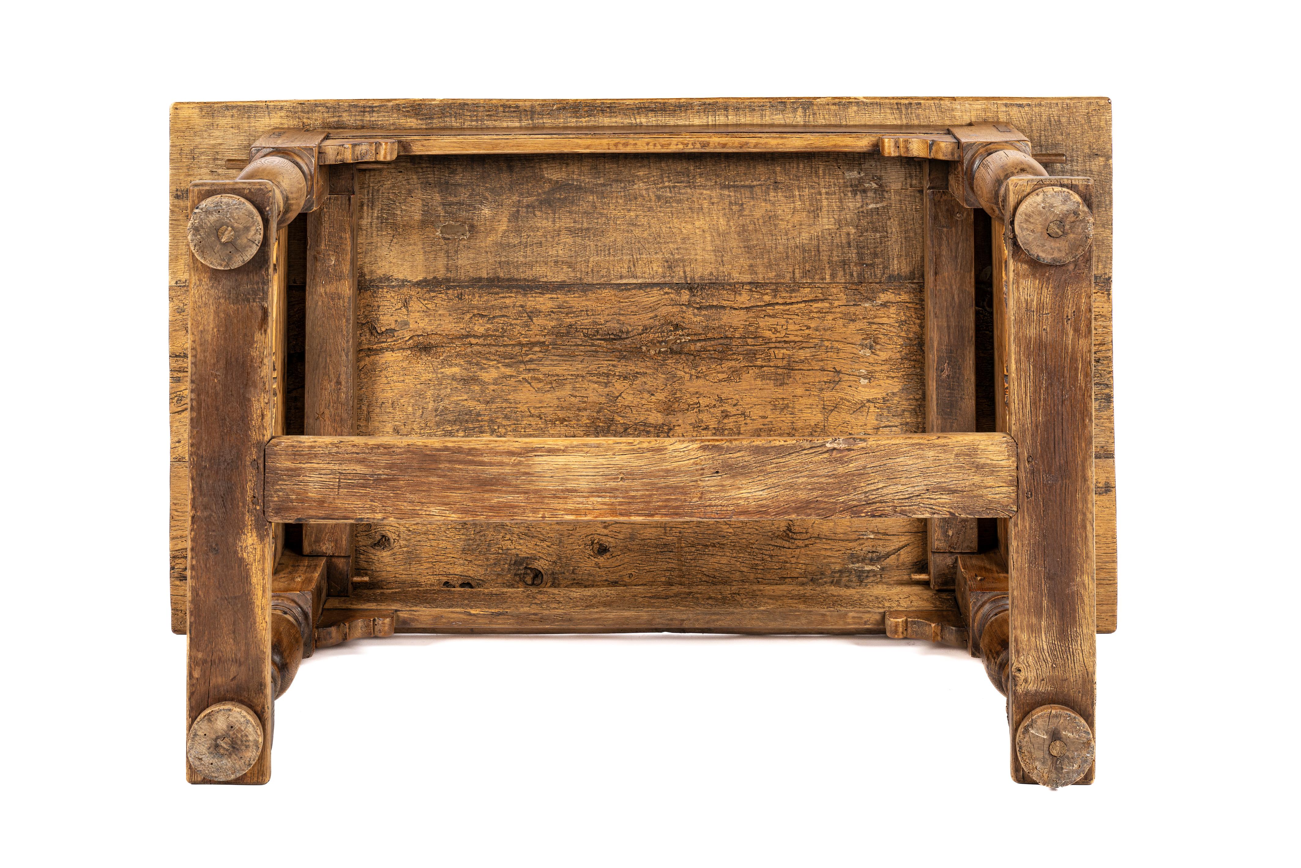 Chêne Table Bolpoot Tafel hollandaise antique de la Renaissance du 18ème siècle en chêne naturel rustique en vente