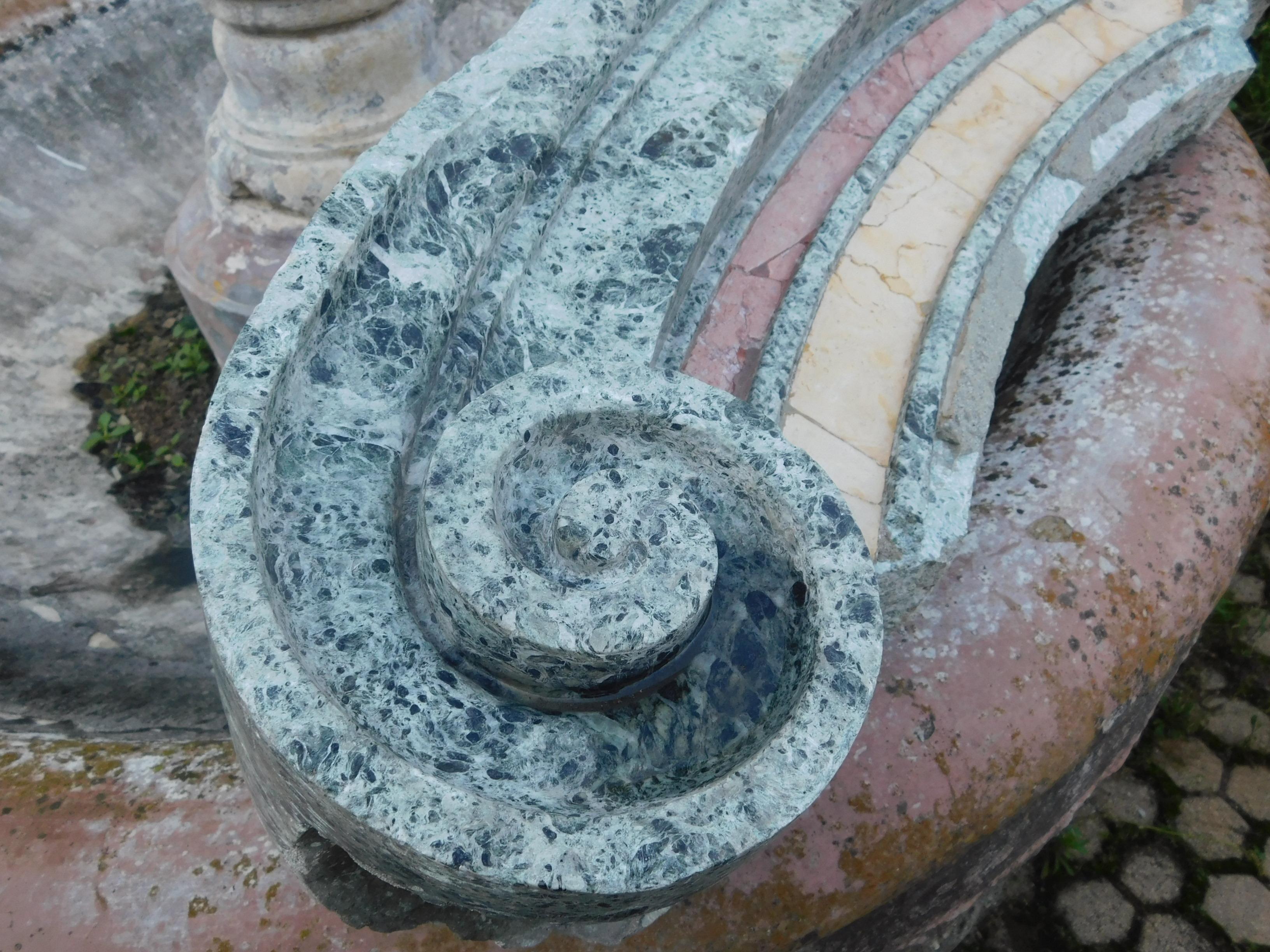 Antikes Element aus dem 18. Jahrhundert mit Intarsien aus Marmor (18. Jahrhundert und früher) im Angebot