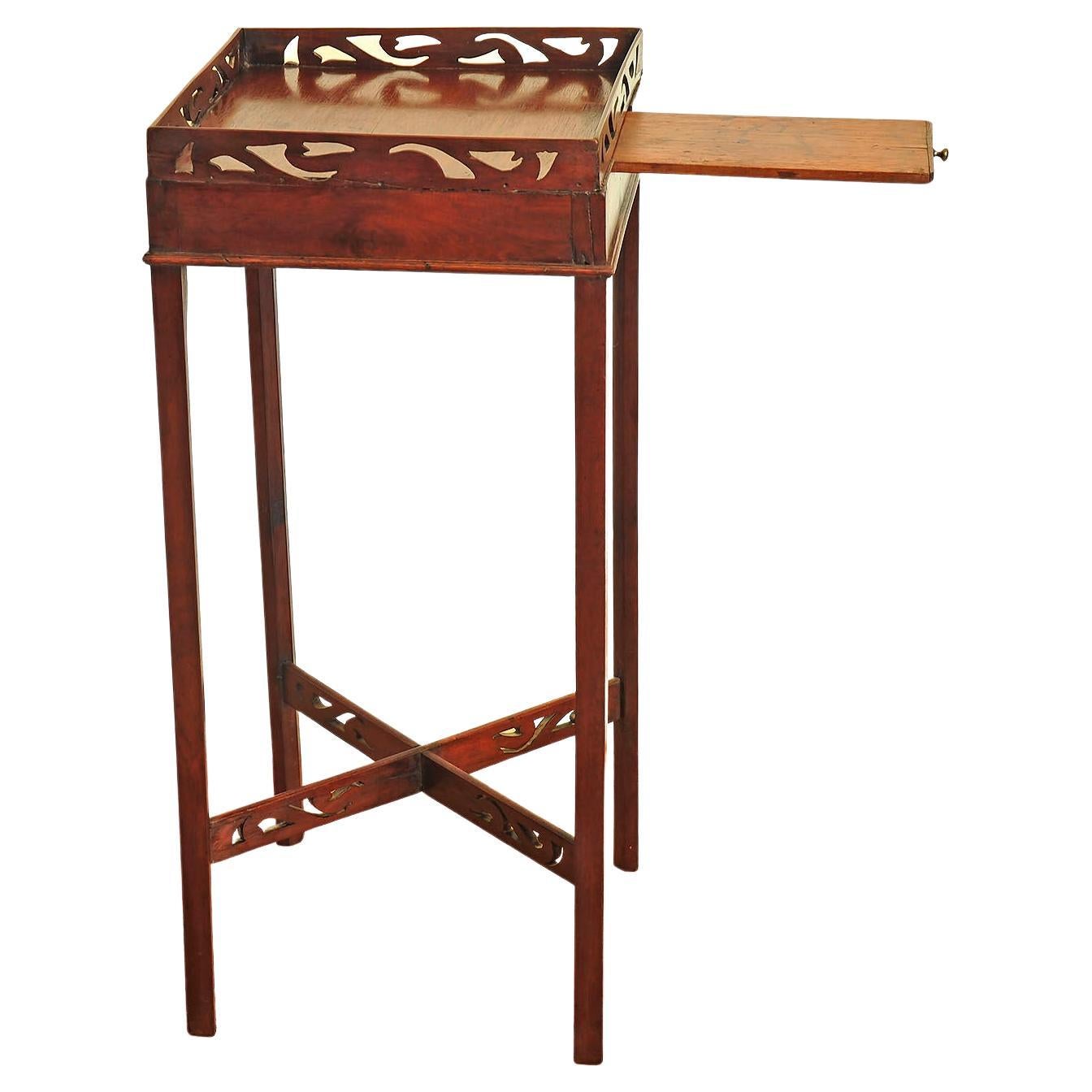 Mesa candelabro con urna de caoba Chippendale inglesa antigua del siglo XVIII