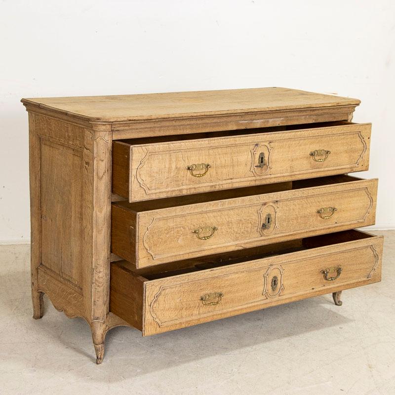18th Century Antique French Bleached Oak Large Chest of 3-Drawers In Good Condition In Round Top, TX