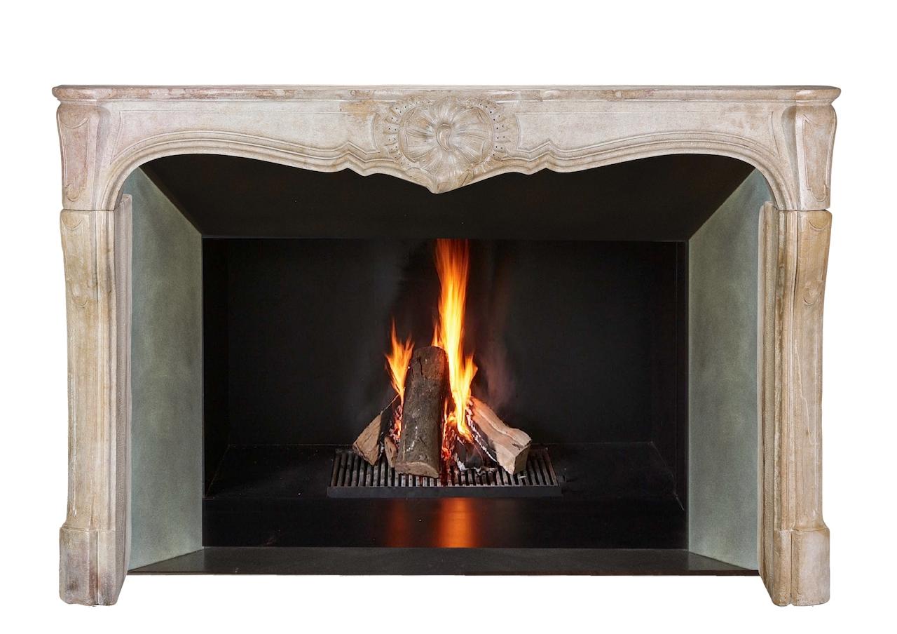 Siglo XVIII Antique French Decorative Regency Chimenea de Piedra Extra Ancha siglo XVIII en venta