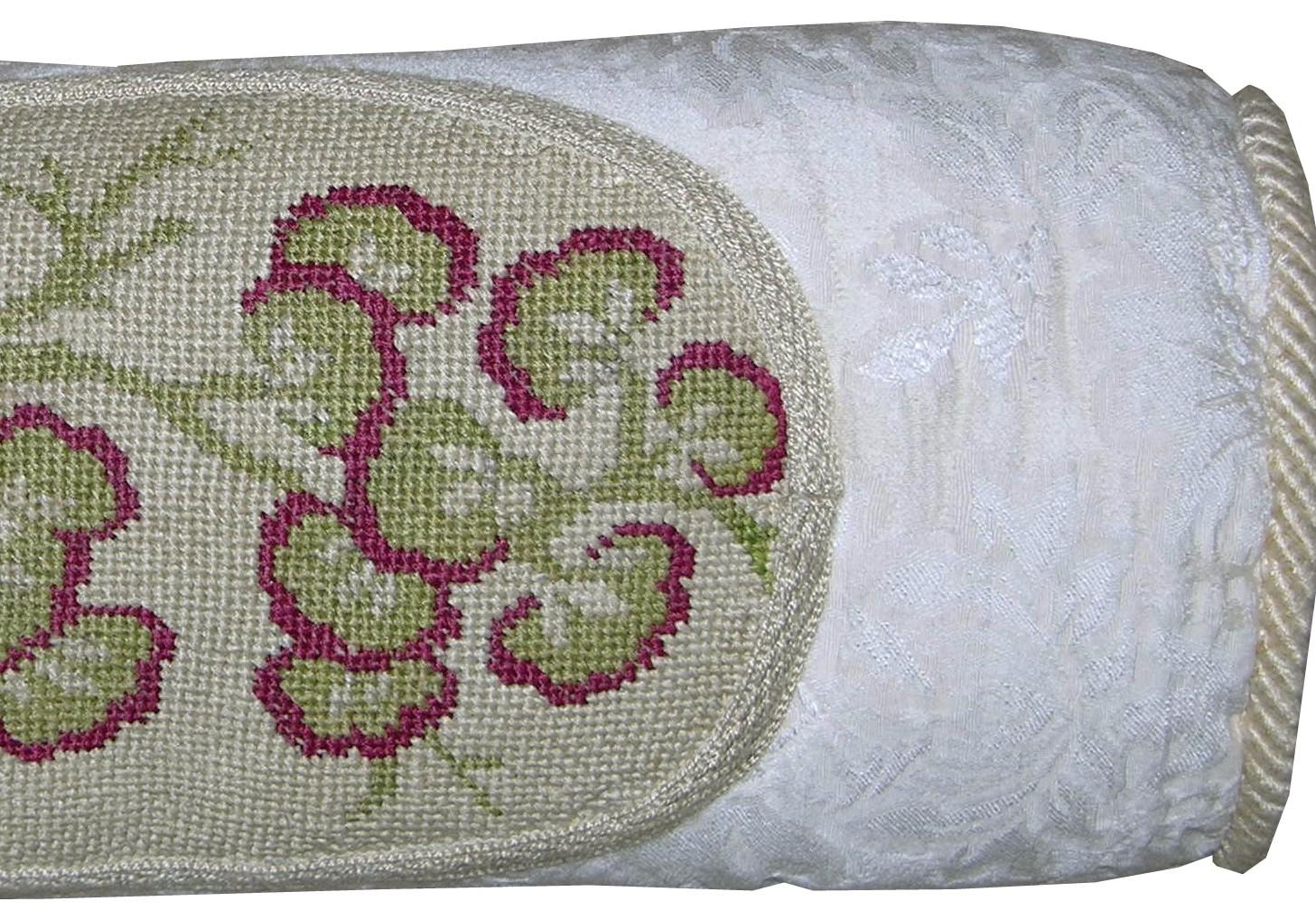18th Century Antique French Needlepoint Pillow In Good Condition For Sale In Los Angeles, US