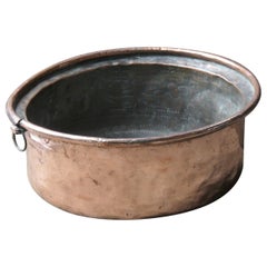 Cesto para leña de cobre pulido Antique French del siglo XVIII
